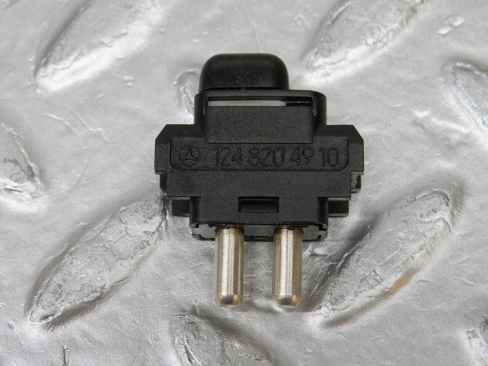 32404 Mercedes-Benz S124 300TE Wagon Child Lock Control Switch 1248204910