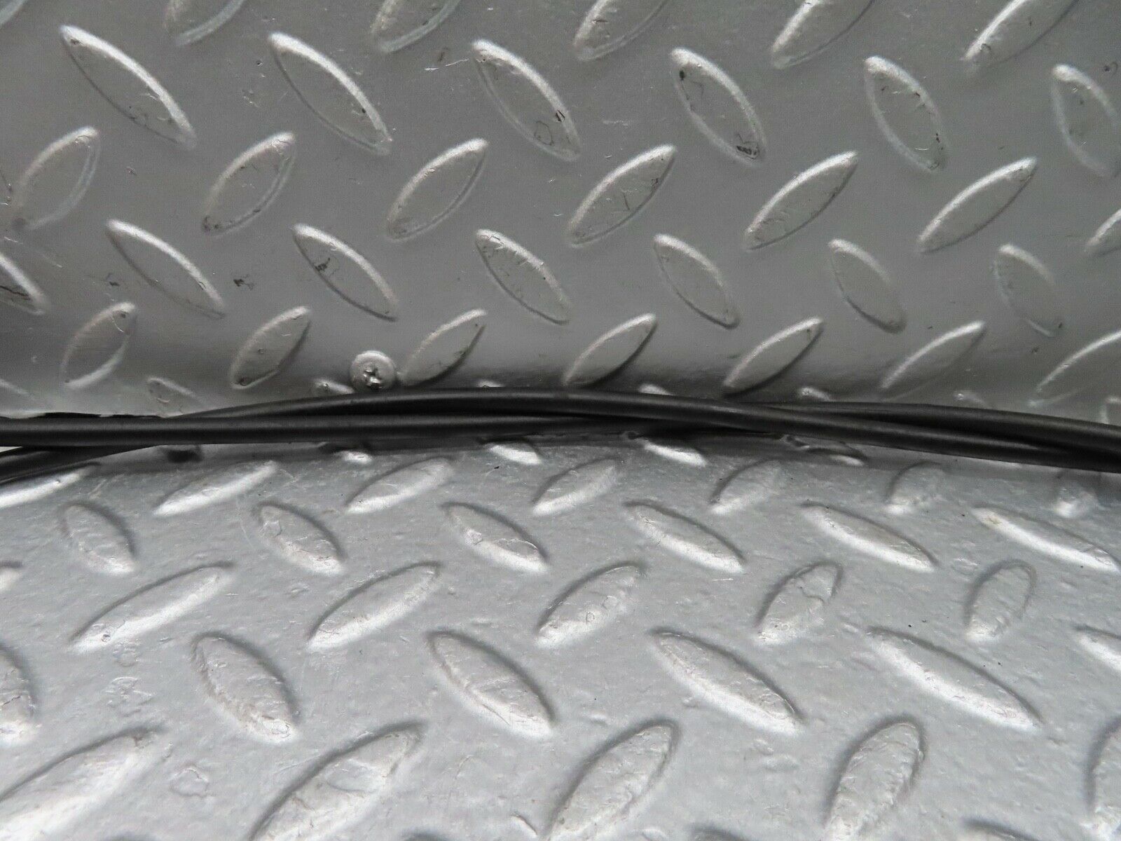 18137 Mercedes-Benz W123 200 Bonnet Release Cable