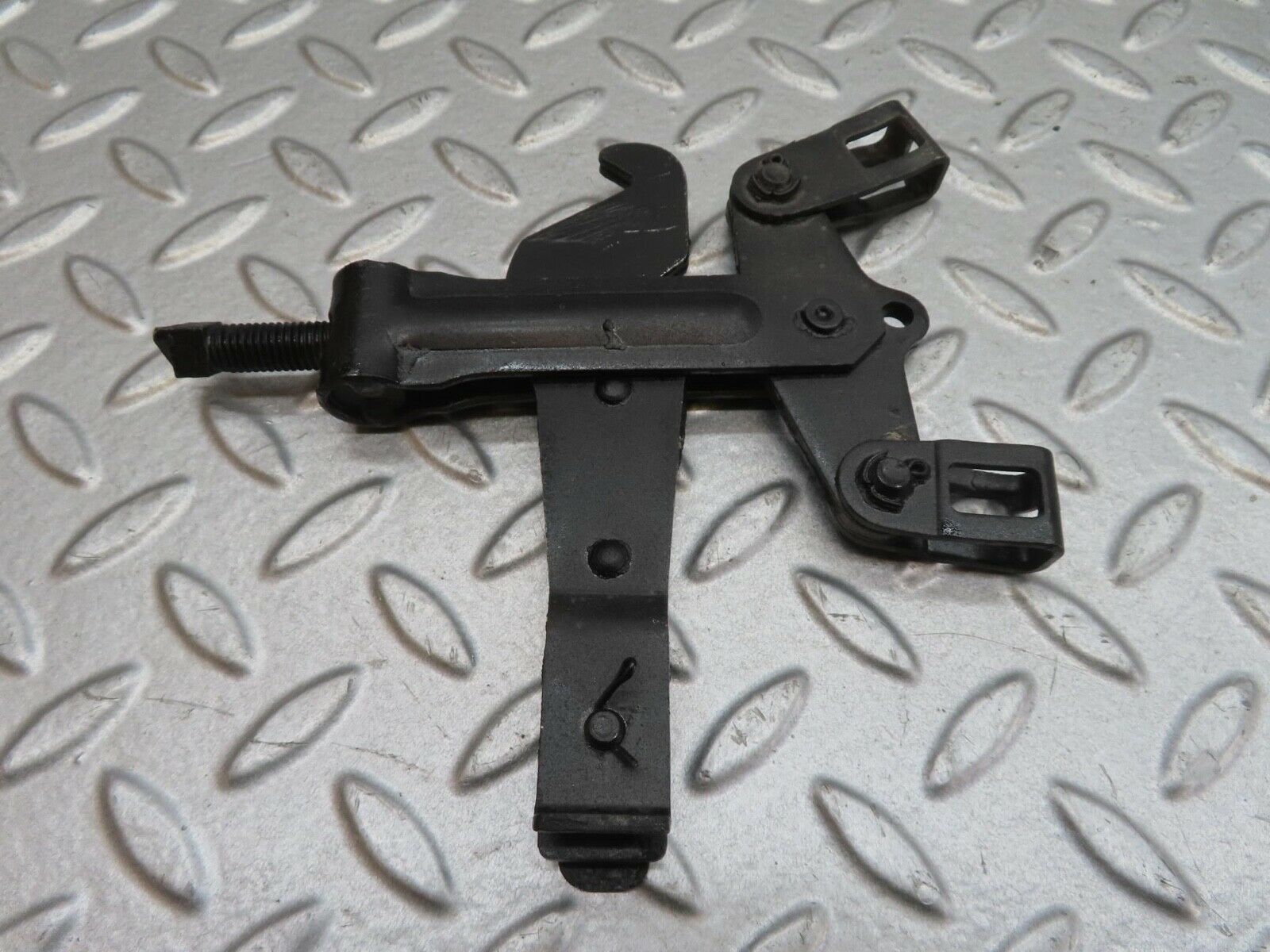 13883 Mercedes-Benz C107 280SLC Handbrake Adjusting Handbrake Regulator