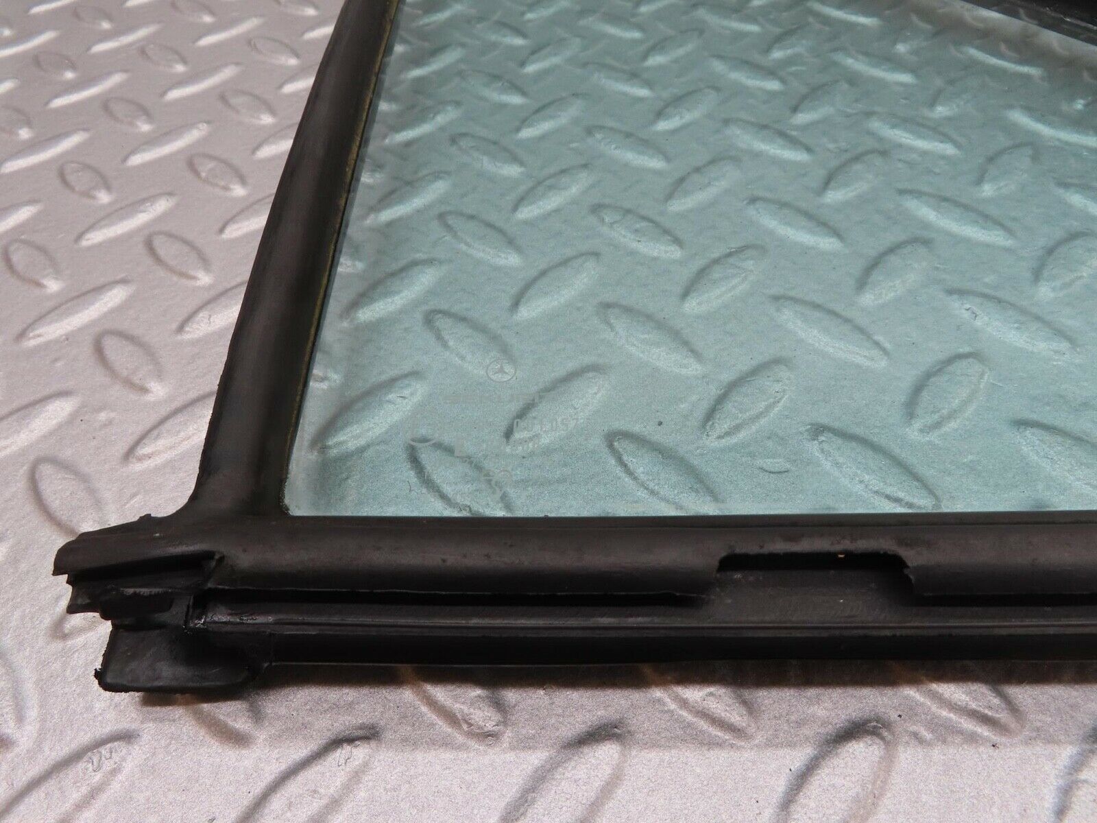 15919 Mercedes-Benz W123 280E Rear Left Quarter Window 1237350124