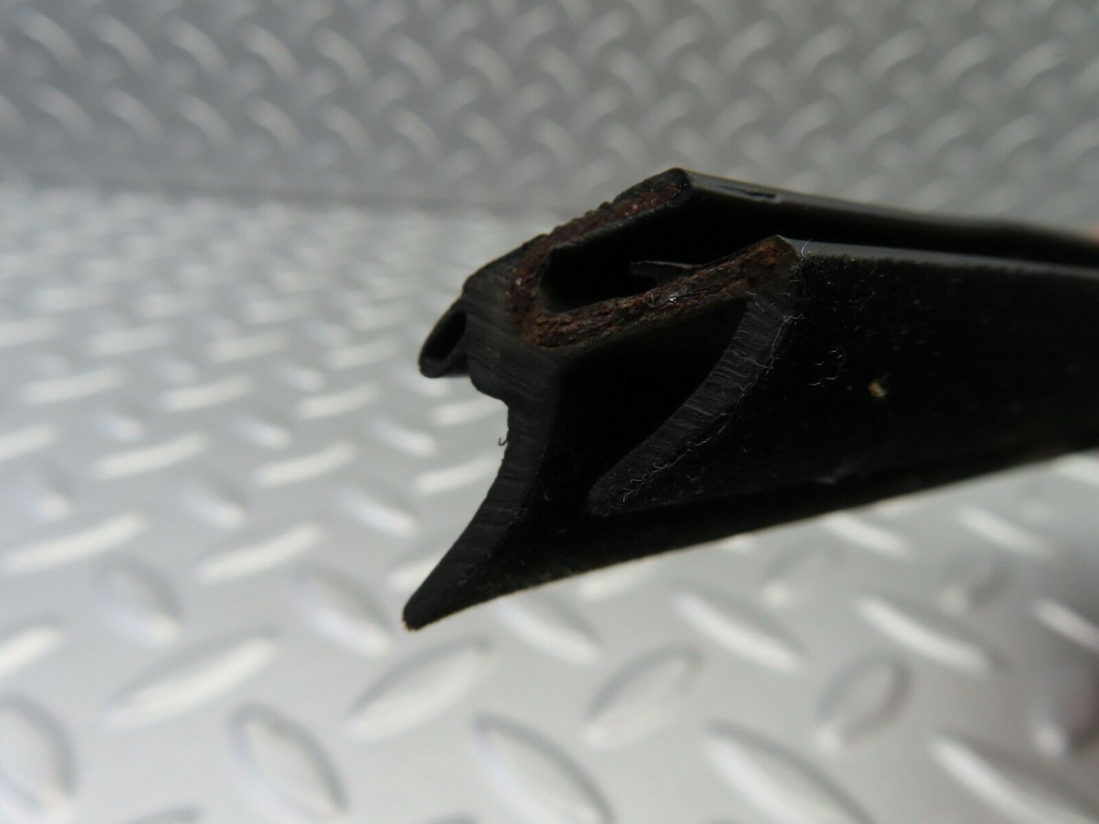 6553 Mercedes-Benz S124 E220 Wagon Window Weatherstrip Seal Rear Left