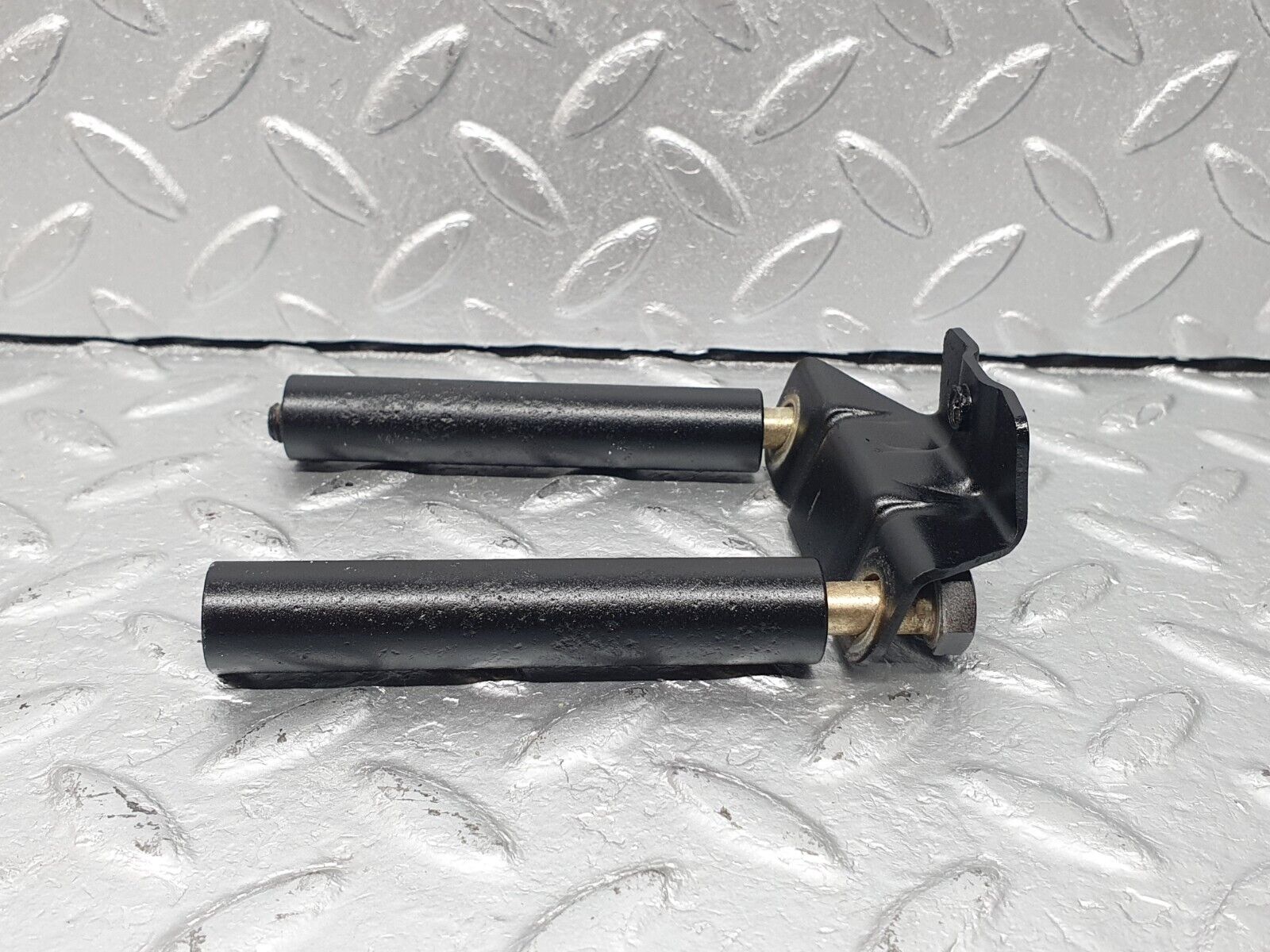 40735 Mercedes-Benz W123 300D Power Steering Hose Pipe Bracket