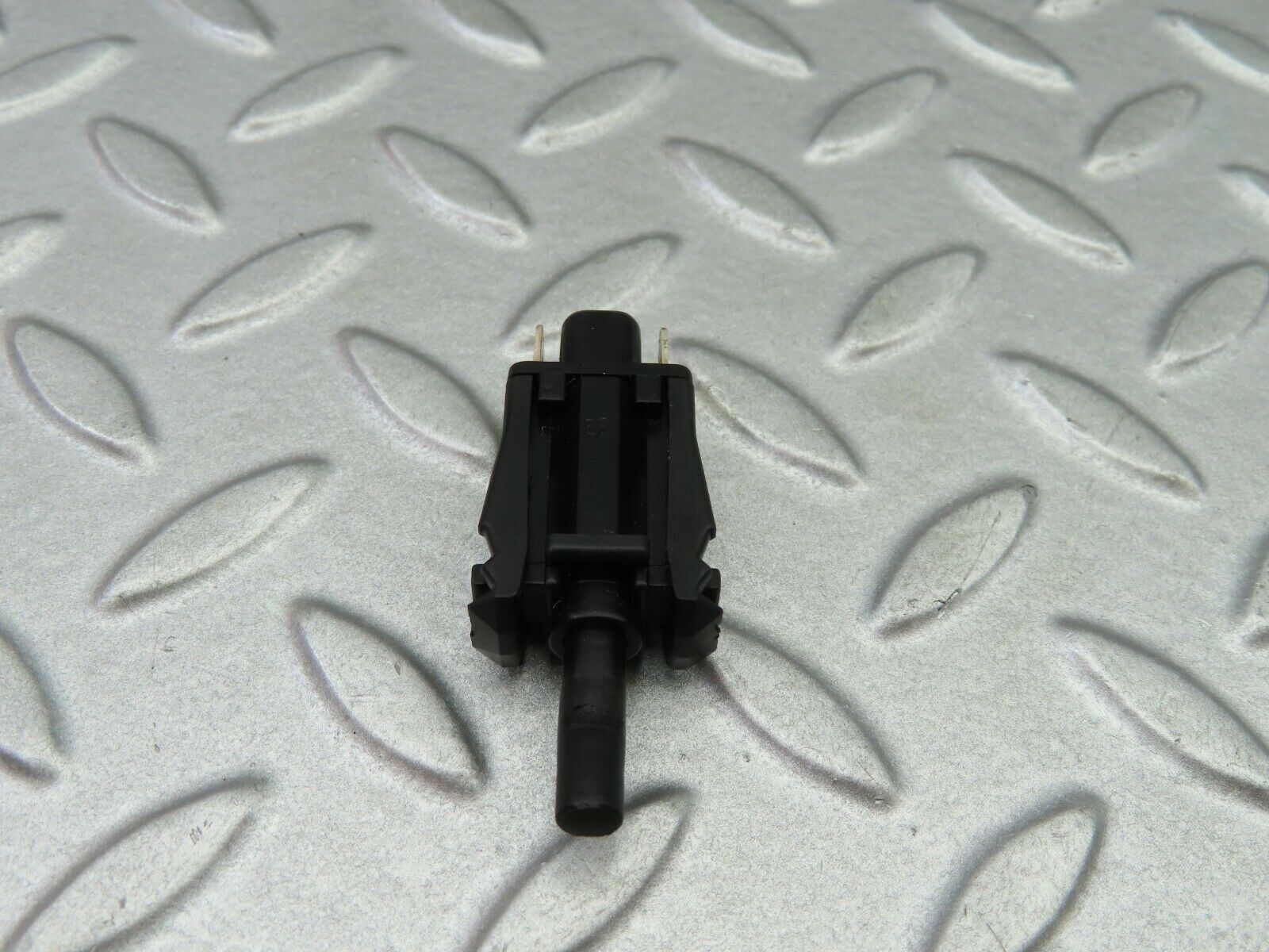 6098 Mercedes-Benz W126 380SE Door Contact Switch 0015458714