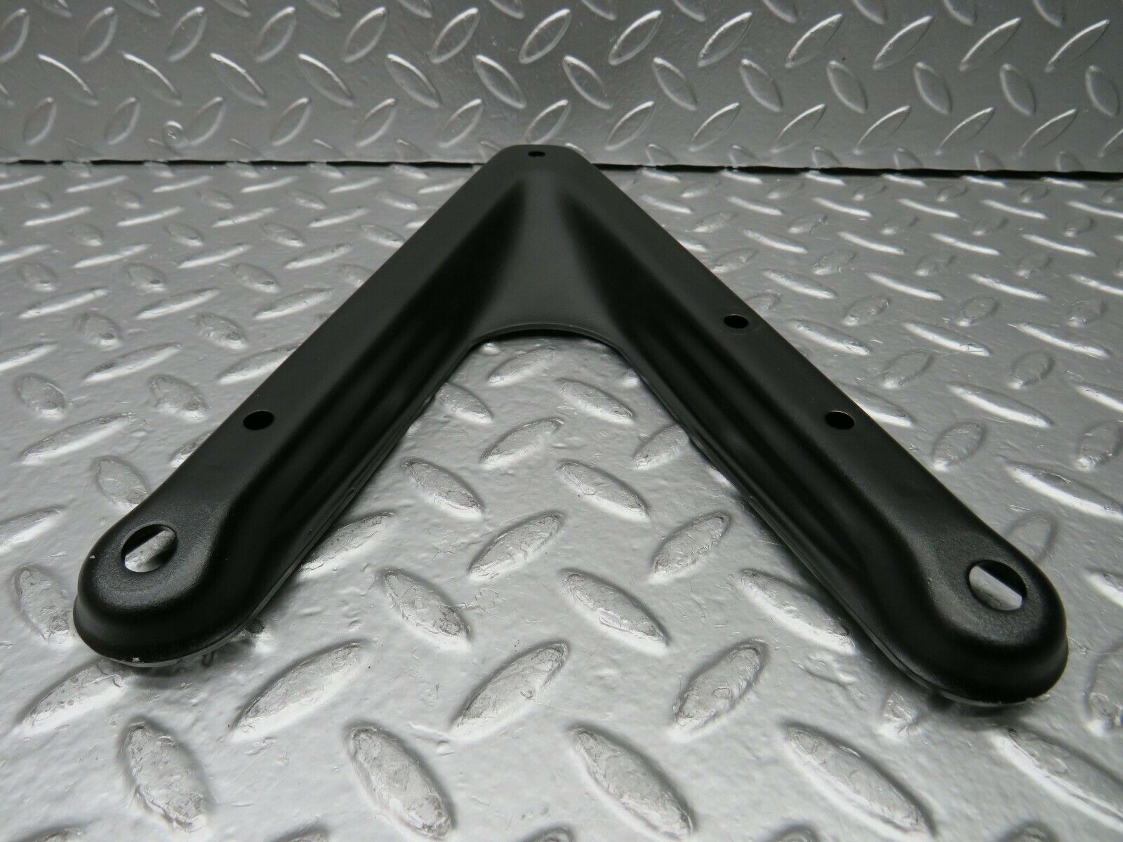 22575 Mercedes-Benz C124 E220 Coupe Air Intake Manifold Bracket