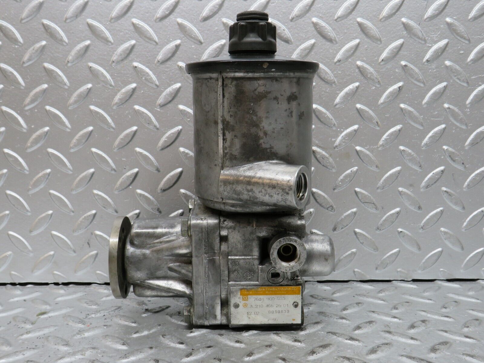 29027 Mercedes-Benz C124 320CE Coupe Power Steering Pump 2104662601 7681900503