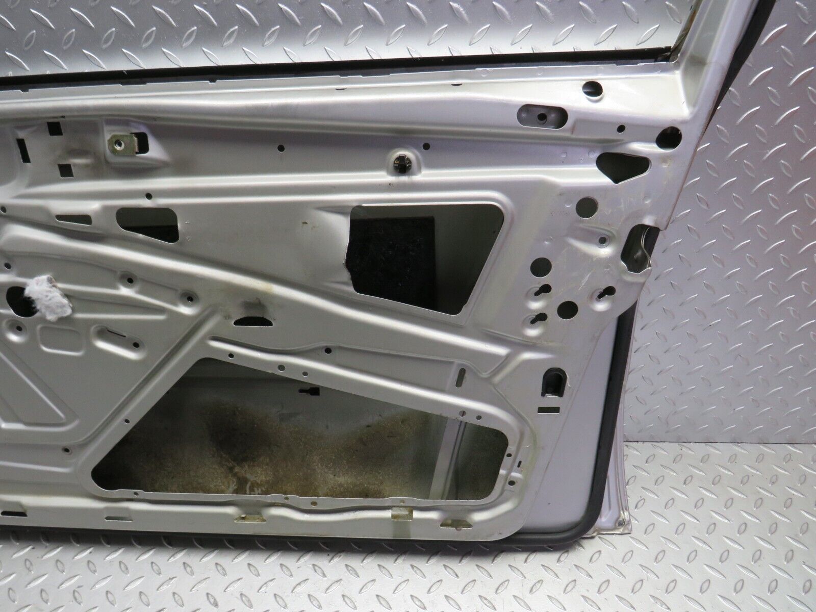 31824 Mercedes-Benz W201 190LE 1.8L Front Right Door