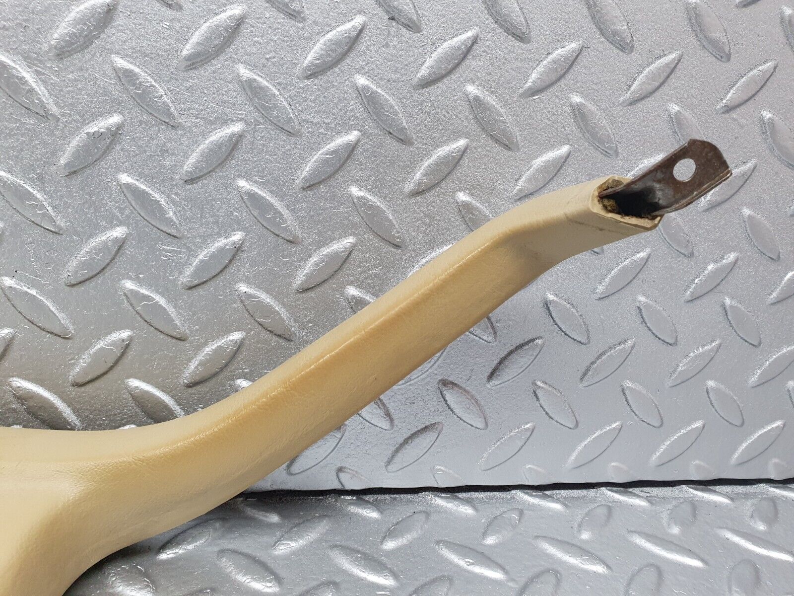 40928 Mercedes-Benz W126 300SE Front Right Interior Door Handle Beige