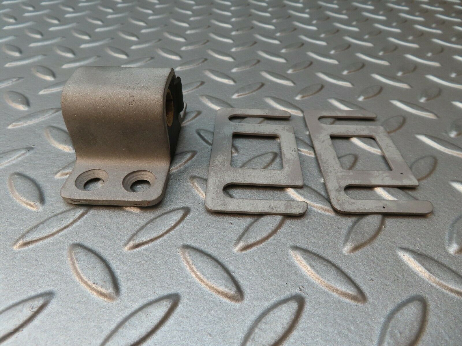 4222 Mercedes-Benz V123 240D LWB Door Lock Latch Right Side