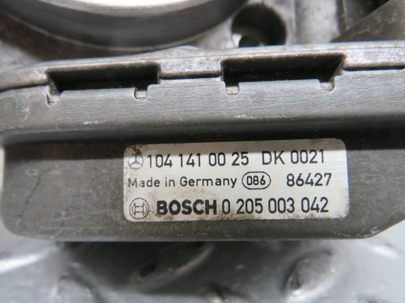 24835 Mercedes-Benz W140 S320 Throttle Body 1041410025