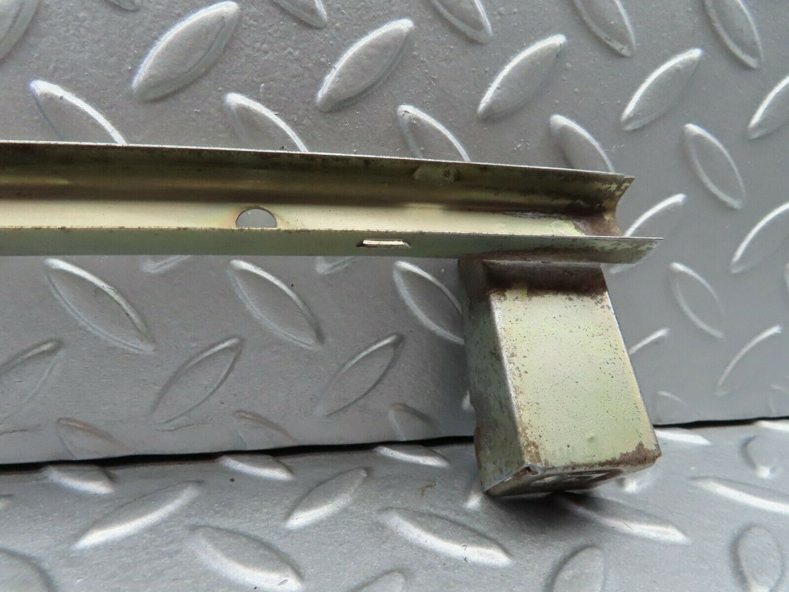 6222 Mercedes-Benz W126 380SE Rear Left Window Channel