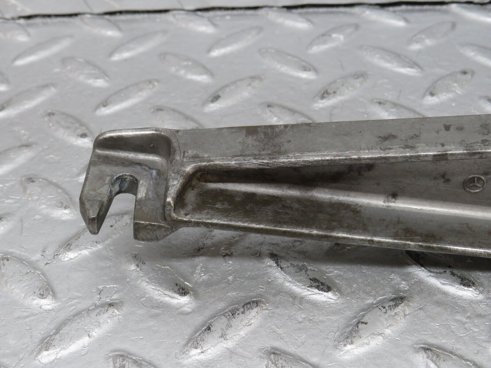 36161 Mercedes-Benz W126 420SE Brake Pedal Bracket 1262902819