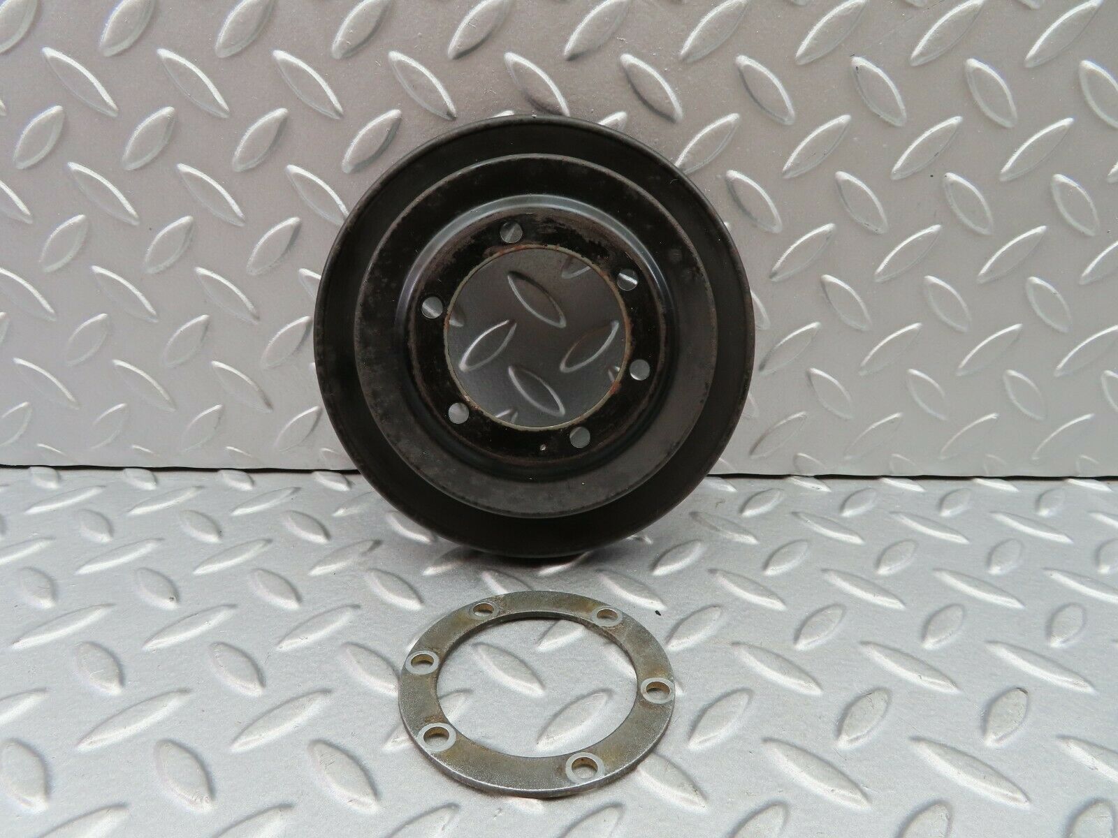 5950 Mercedes-Benz W123 200 Crankshaft Pulley 1020320404