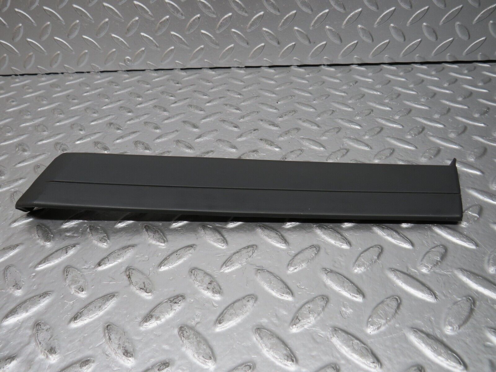 32295 Mercedes-Benz S124 300TE Wagon Front Right Fender Wing Lower Moulding Trim