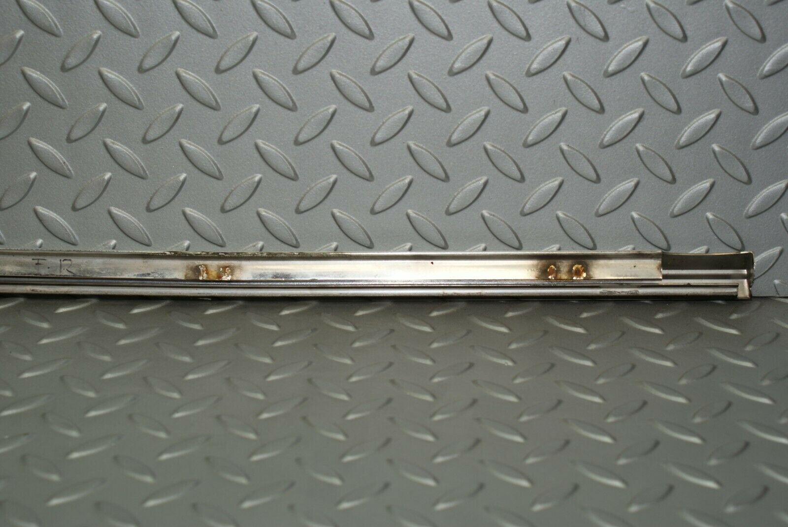 3124 Mercedes-Benz W115 220D Front Right Door Chrome Moulding Trim