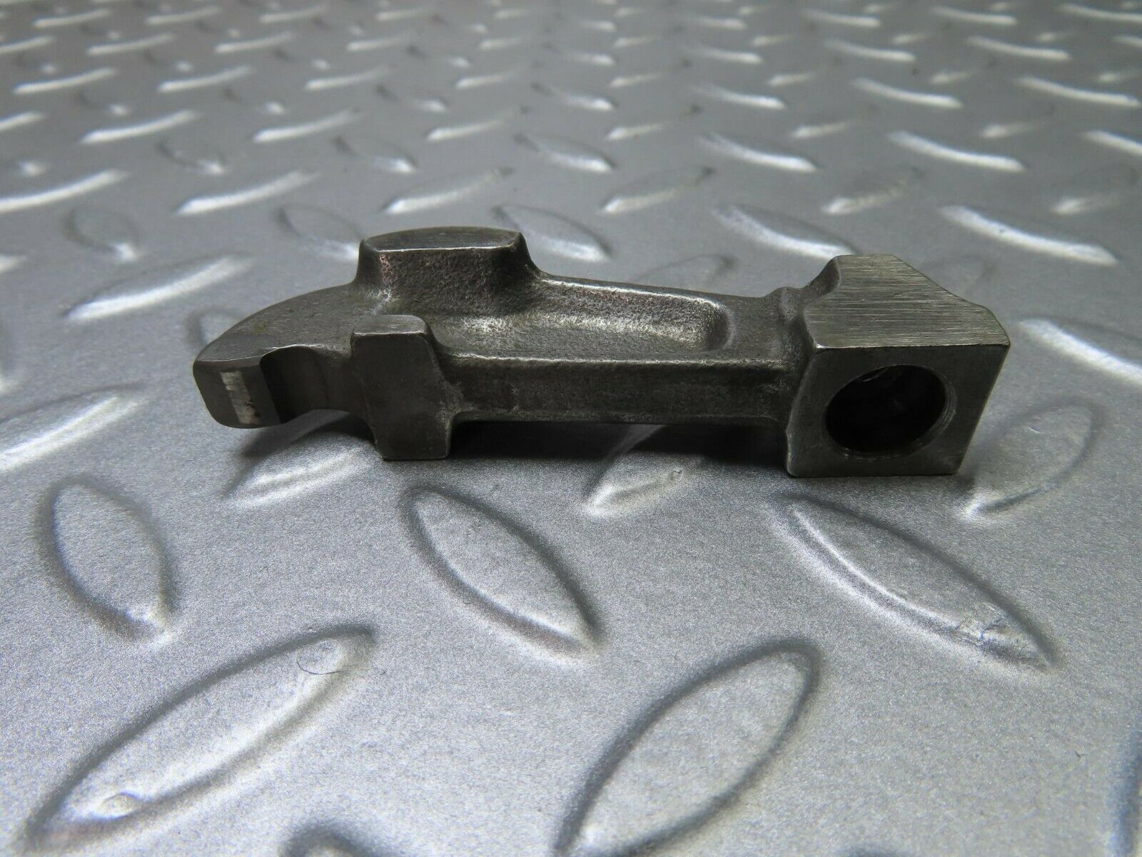 9135 Mercedes-Benz W108 Valve Rocker Arm With Retaining Spring