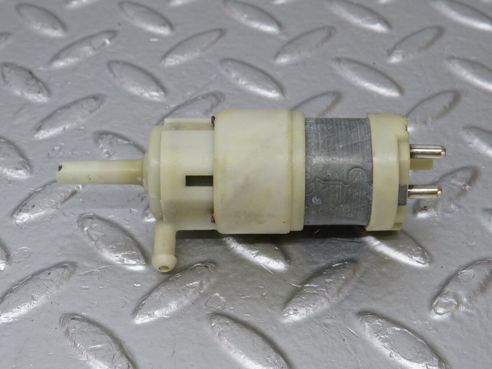 34402 Mercedes-Benz C126 380SEC Coupe Windscreen Washer Pump Hella