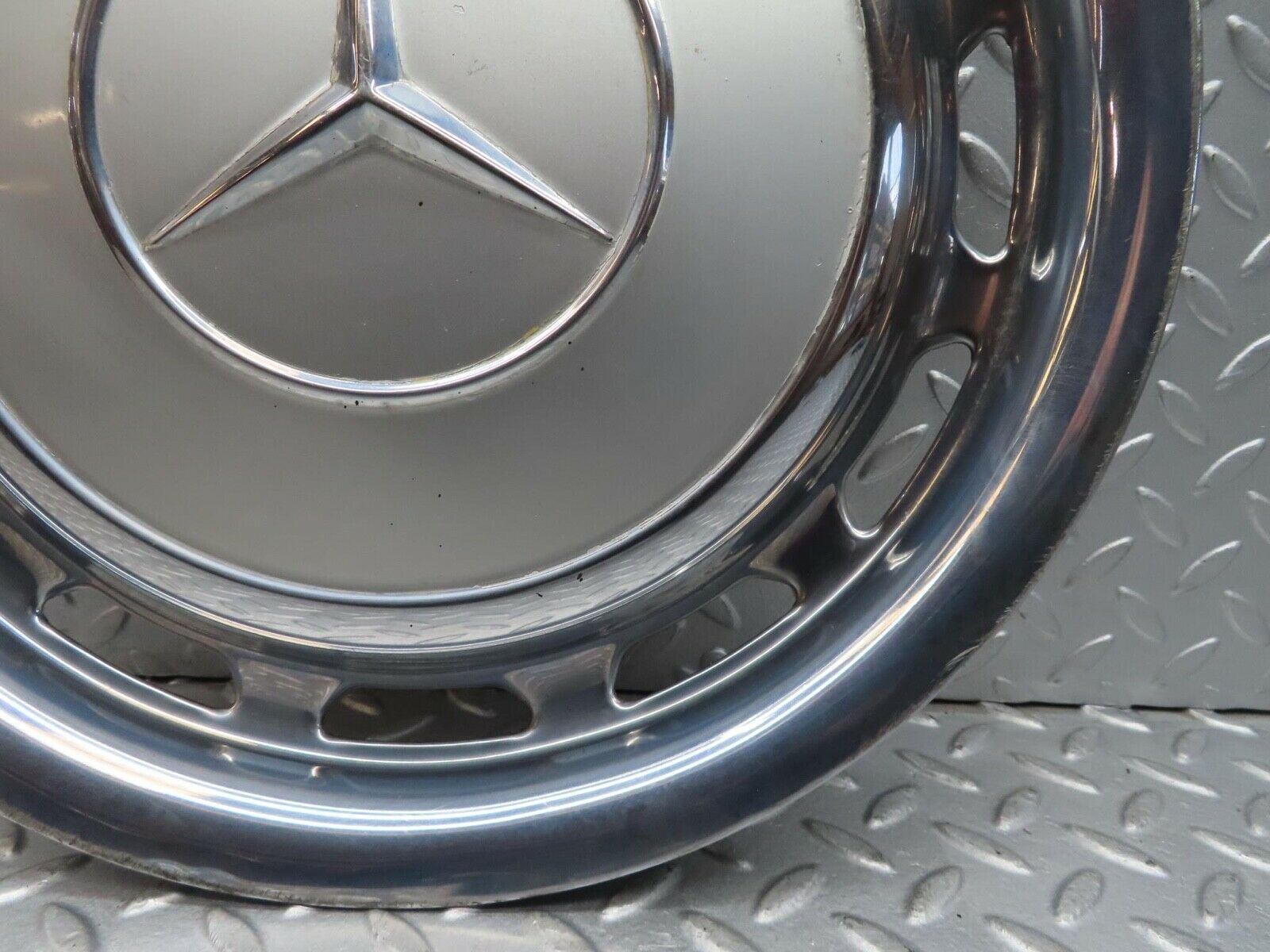 12403 Mercedes-Benz W108 280SE 3.5 Vintage Wheel Trim Hub Cap 14
