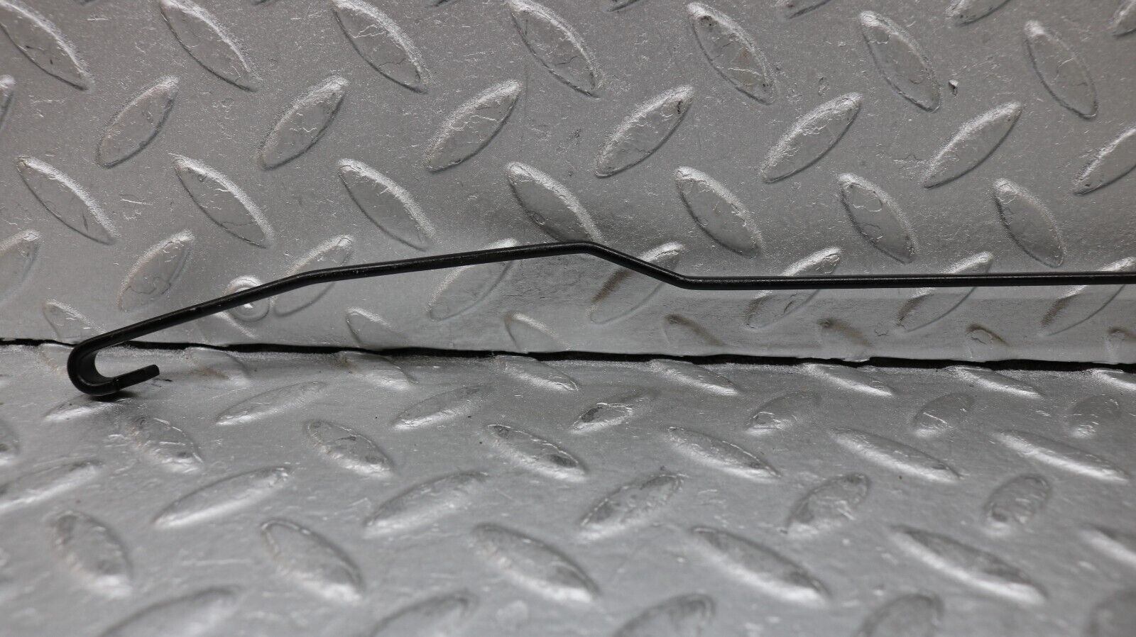 37206 Mercedes-Benz C126 420SEC Coupe Windscreen Wiper Arm Left Side