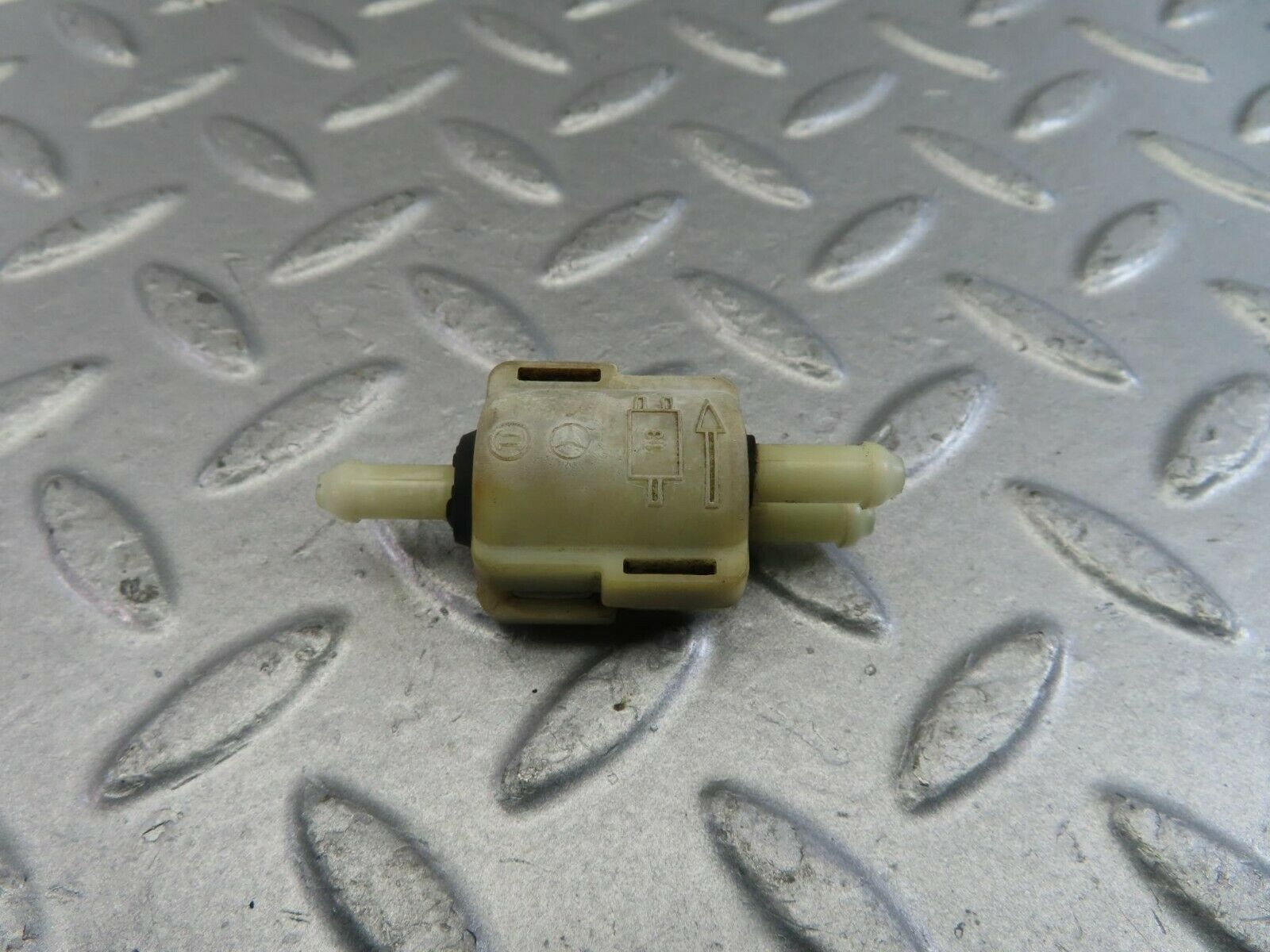 10104 Mercedes-Benz C123 230CE Coupe Windscreen Washer Fluid Distributor