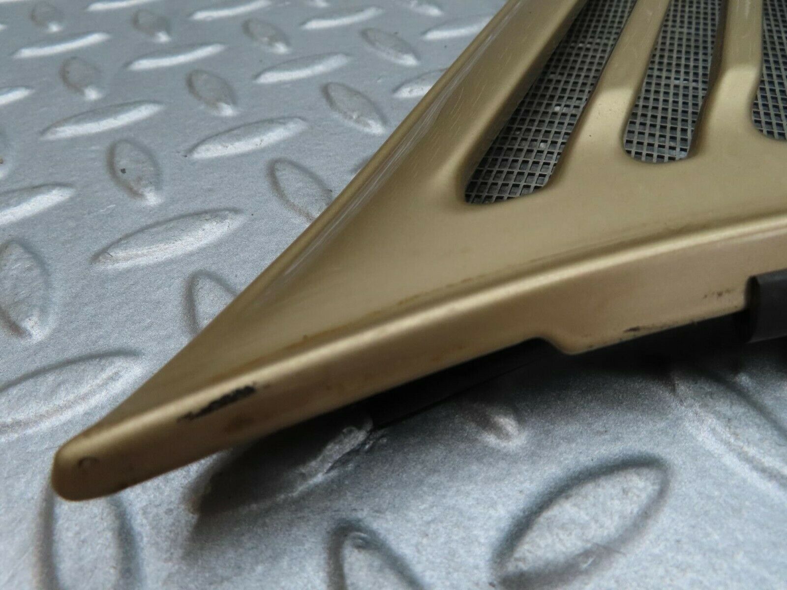 16584 Mercedes-Benz C107 380SLC Air Intake Grill Left Side