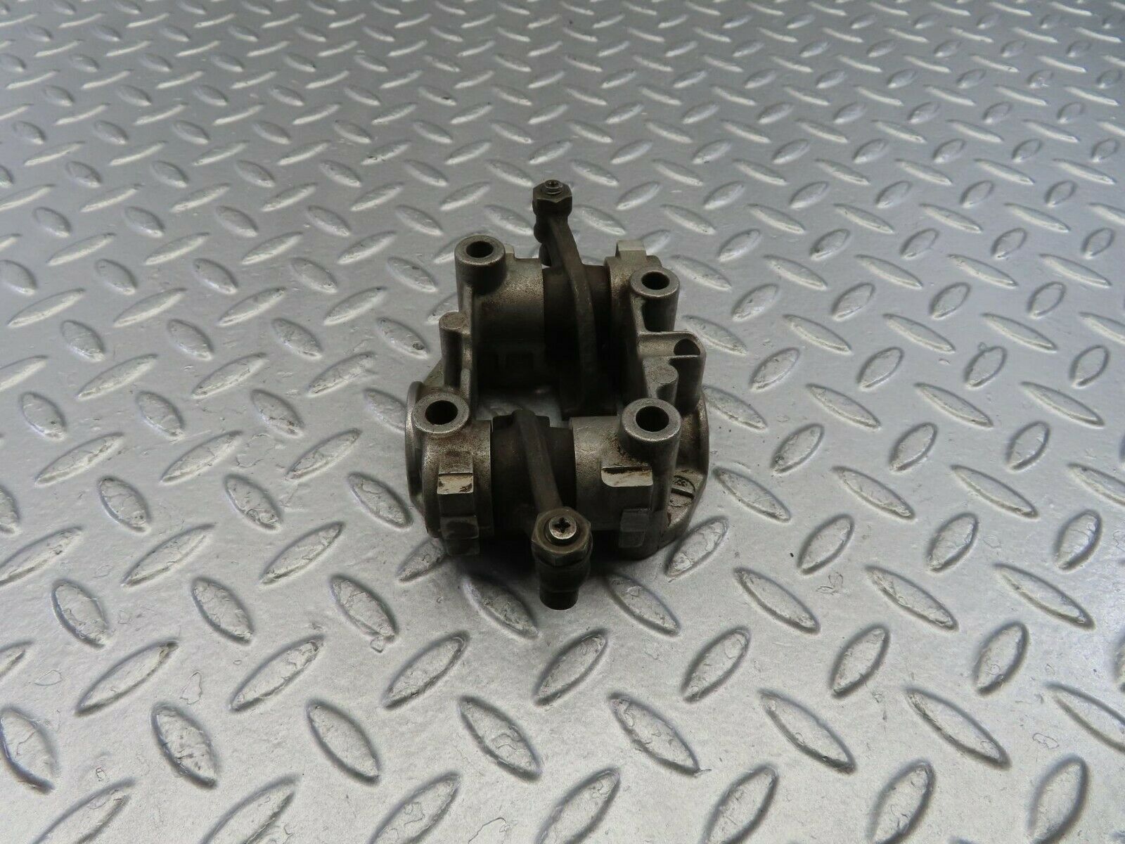 10076 Mercedes-Benz C123 230CE Coupe Rocker Arms Camshaft Bearing Block 1020510010