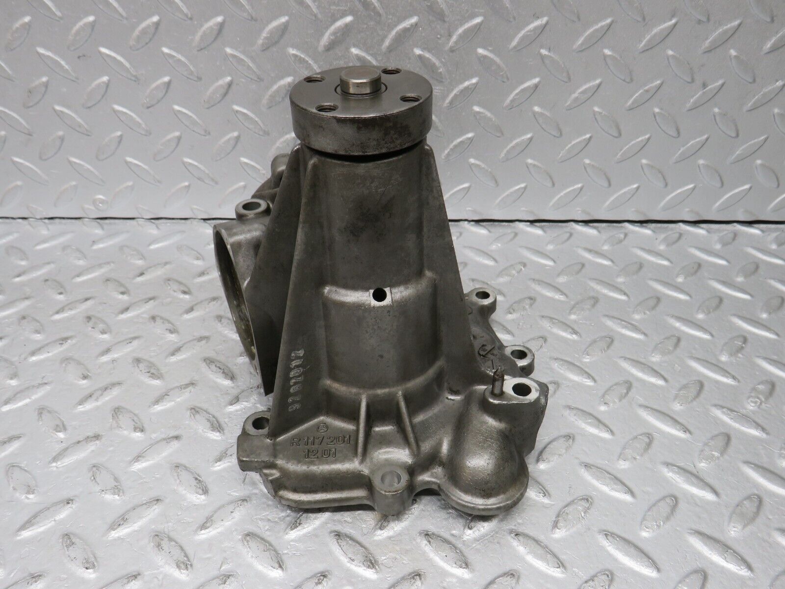 36264 Mercedes-Benz W126 420SE Water Pump 1172011201