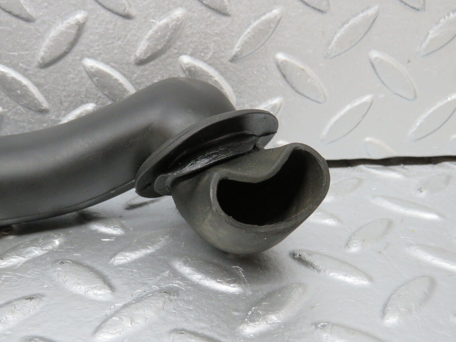 39692 Mercedes-Benz R129 320SL Coupe Heater Drain Pipe 1296280169