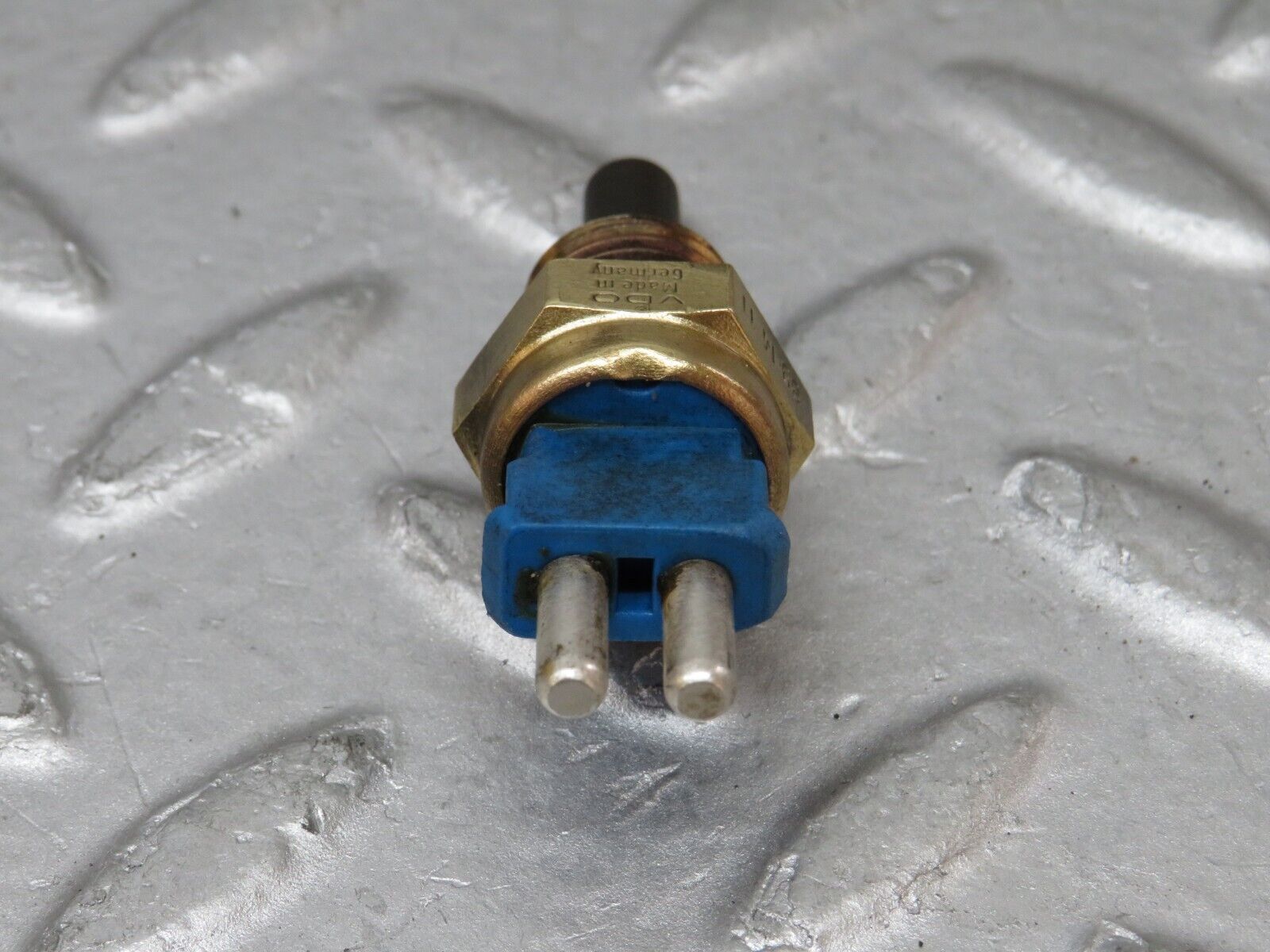 36255 Mercedes-Benz W126 420SE Coolant Temperature Sensor VDO 0085424517