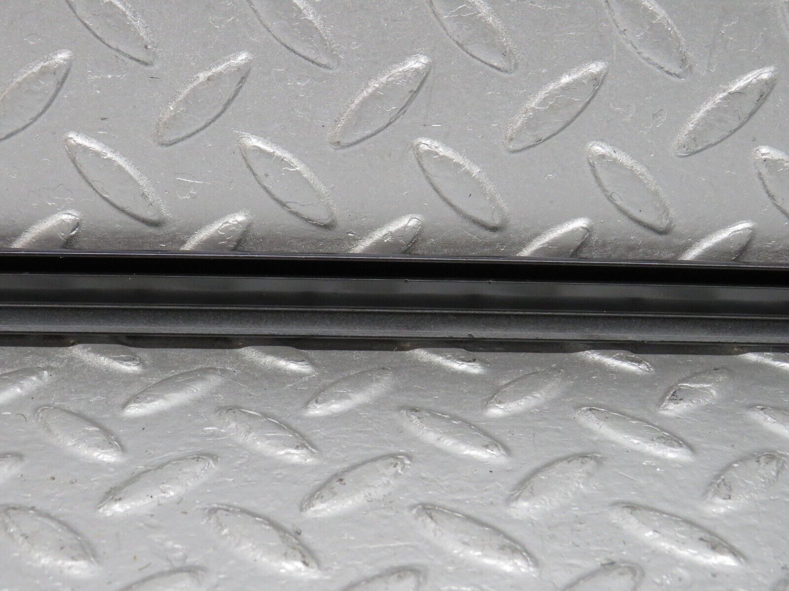 39654 Mercedes-Benz R129 320SL Coupe Left Door Window Moulding Trim