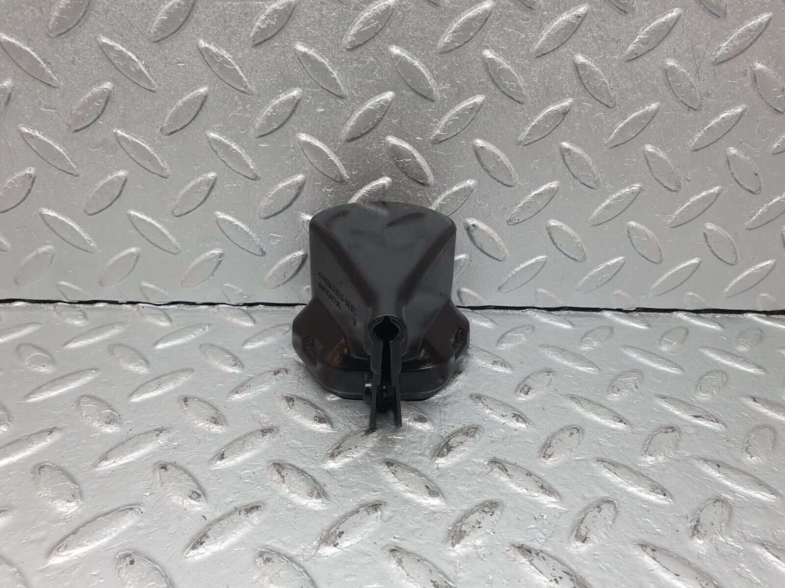 41091 Mercedes-Benz W126 300SE Ignition Coil Cover Cap 0001582285