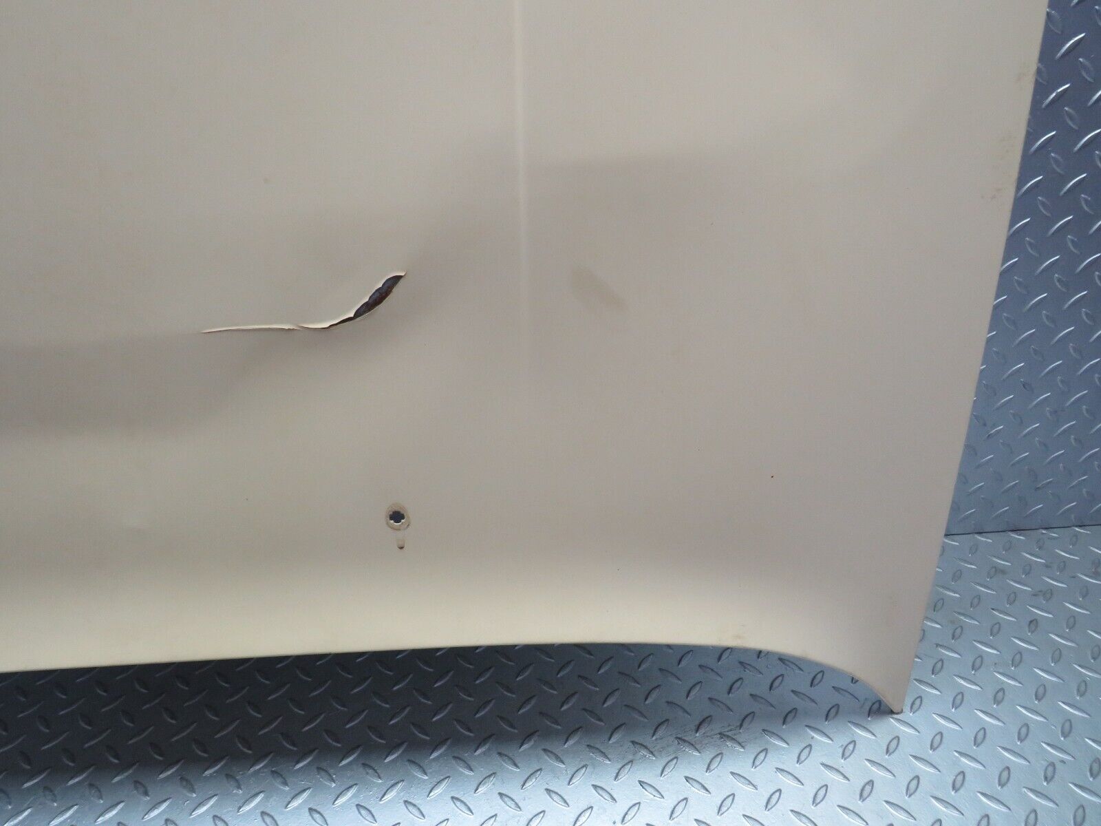 30037 Porsche 924 Bonnet