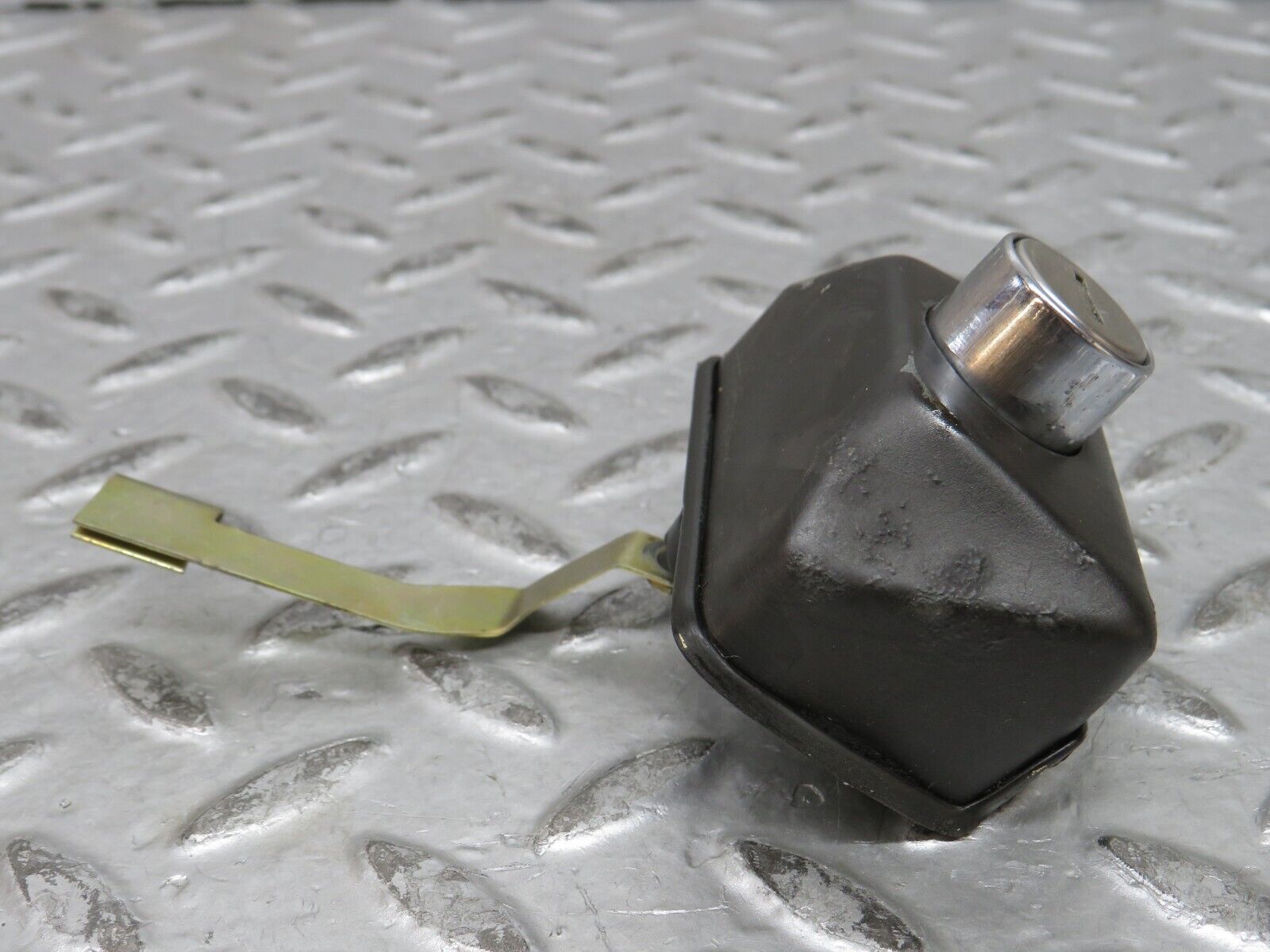 28892 Mercedes-Benz W123 230E Trunk Lock No Key 1237580096