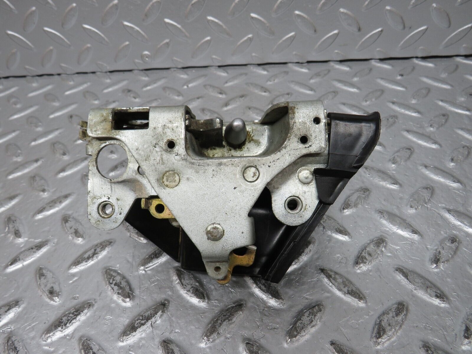 32144 Mercedes-Benz W123 230E Rear Left Door Lock Mechanism 1237330108