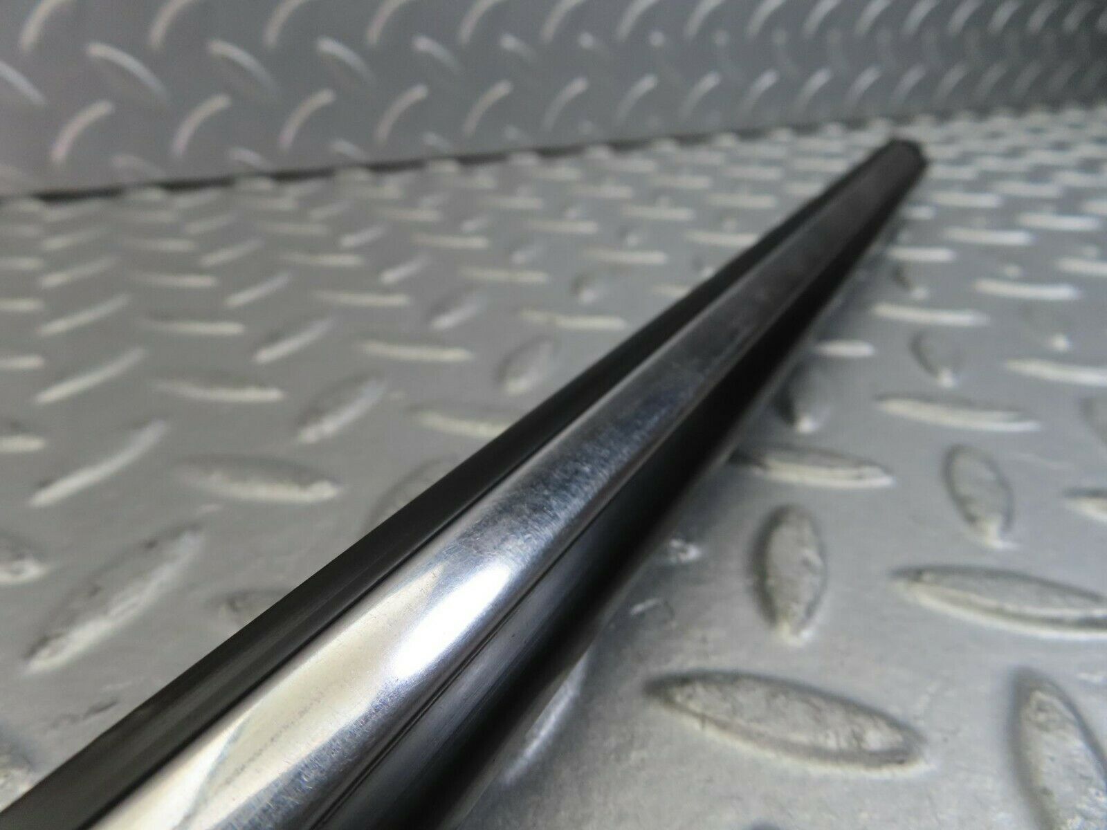 10266 Mercedes-Benz W123 Front Left Door Centre Moulding Trim