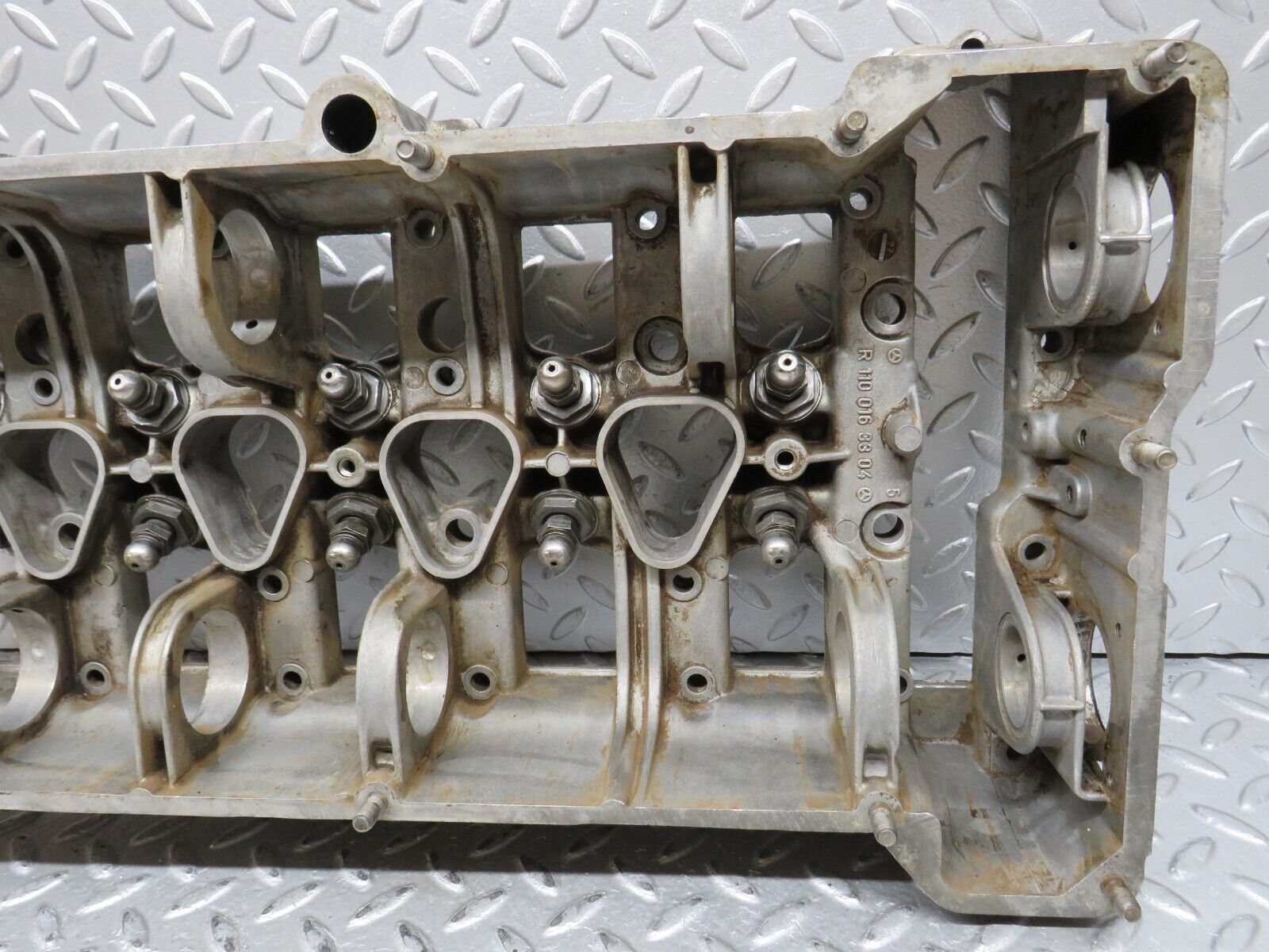 28046 Mercedes-Benz W123 280E Camshaft Bearing Casing 1100163304