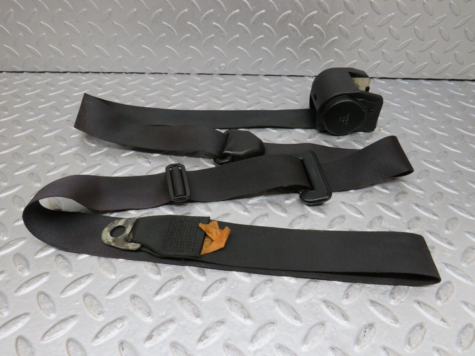 35875 Mercedes-Benz W108 Front Right Seat Belt & Buckle 116639489 123306589