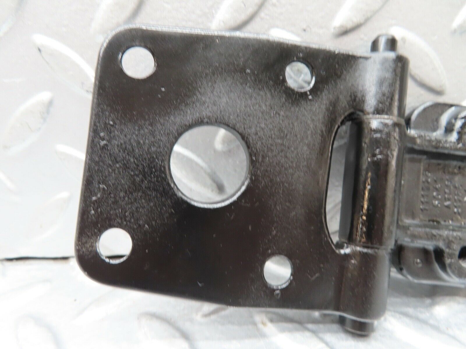 18224 Mercedes-Benz W111 220SE Coupe Left Door Hinge 1117235041