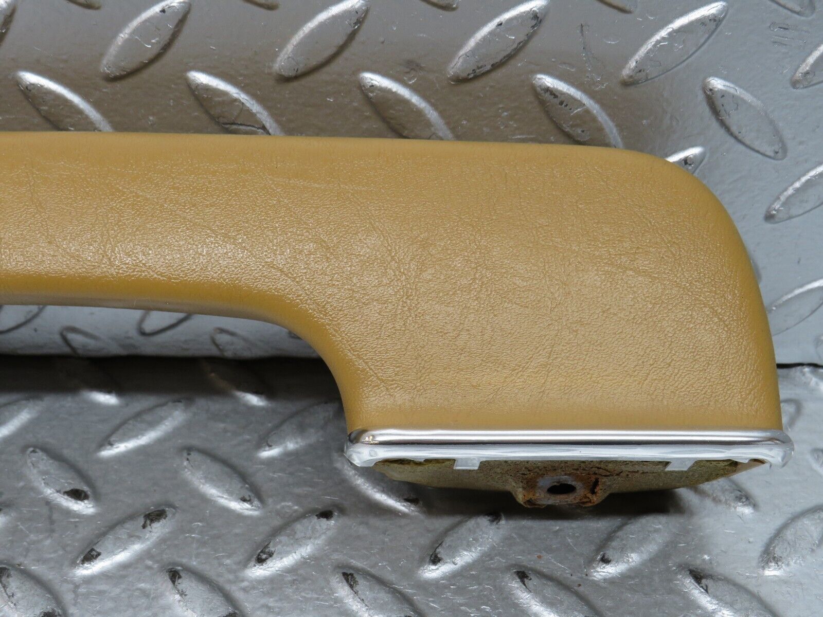 28604 Mercedes-Benz W123 230E Left Interior Door Handle Palomino 1239701901