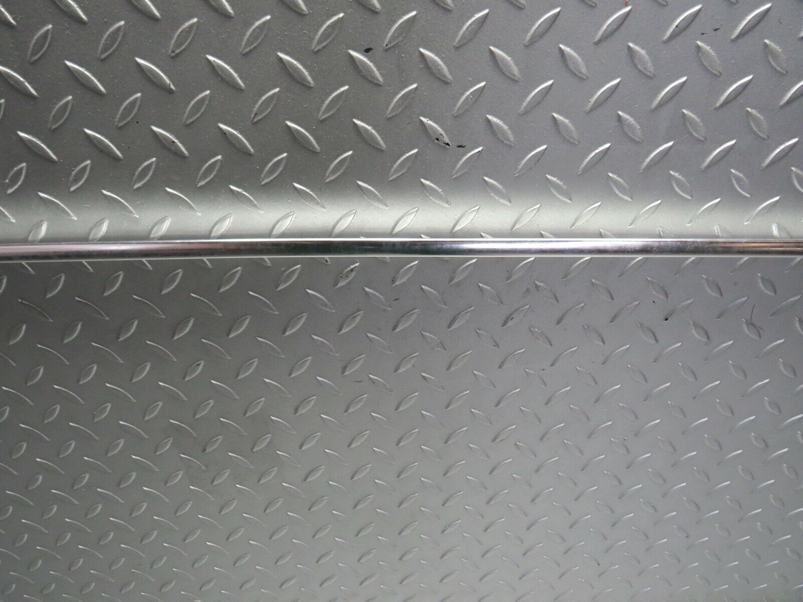 21808 Mercedes-Benz W126 300SE Roof Chrome Trim Left Side