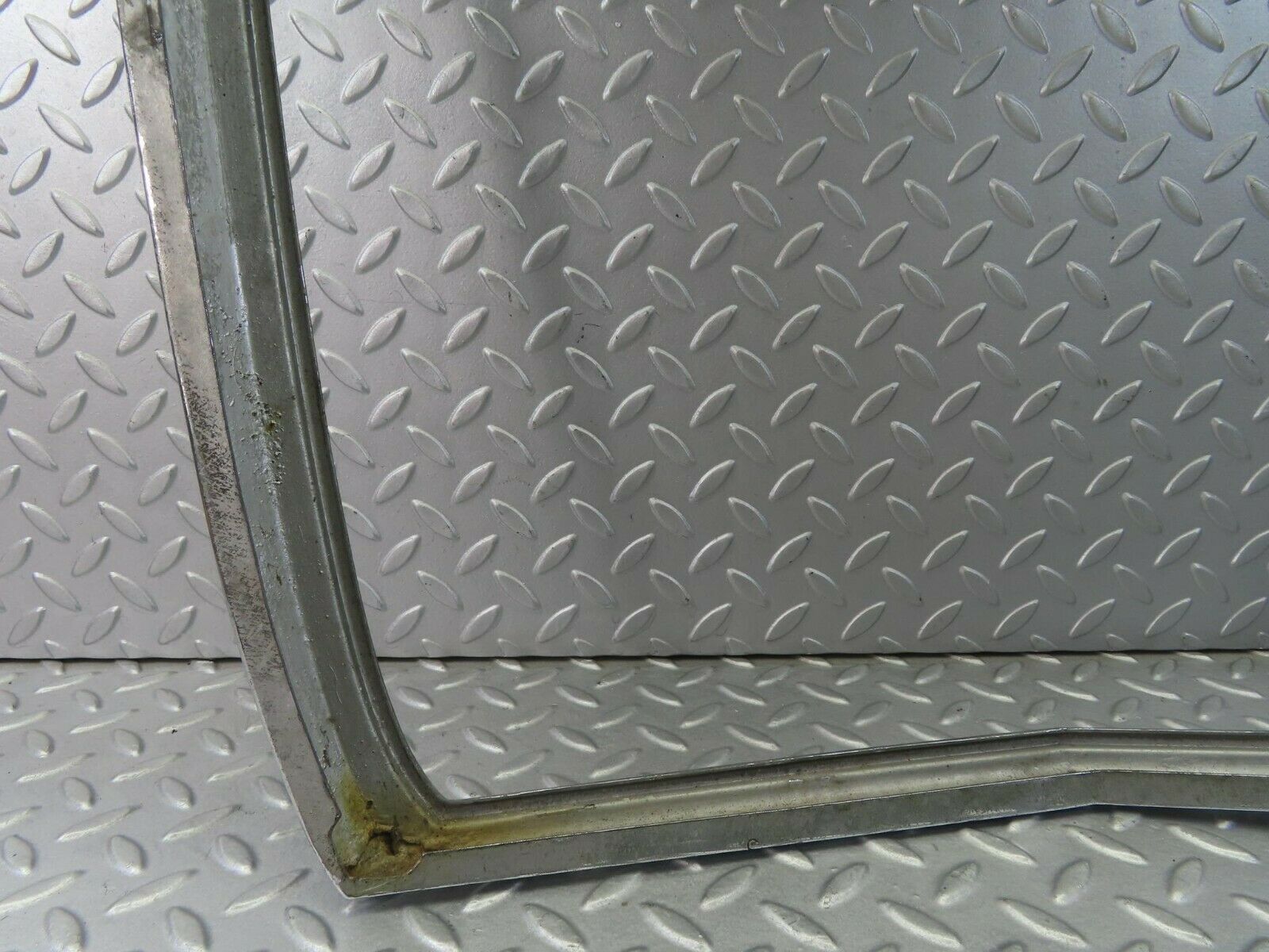 8442 Mercedes-Benz W108 Bonnet Grill Frame Chrome