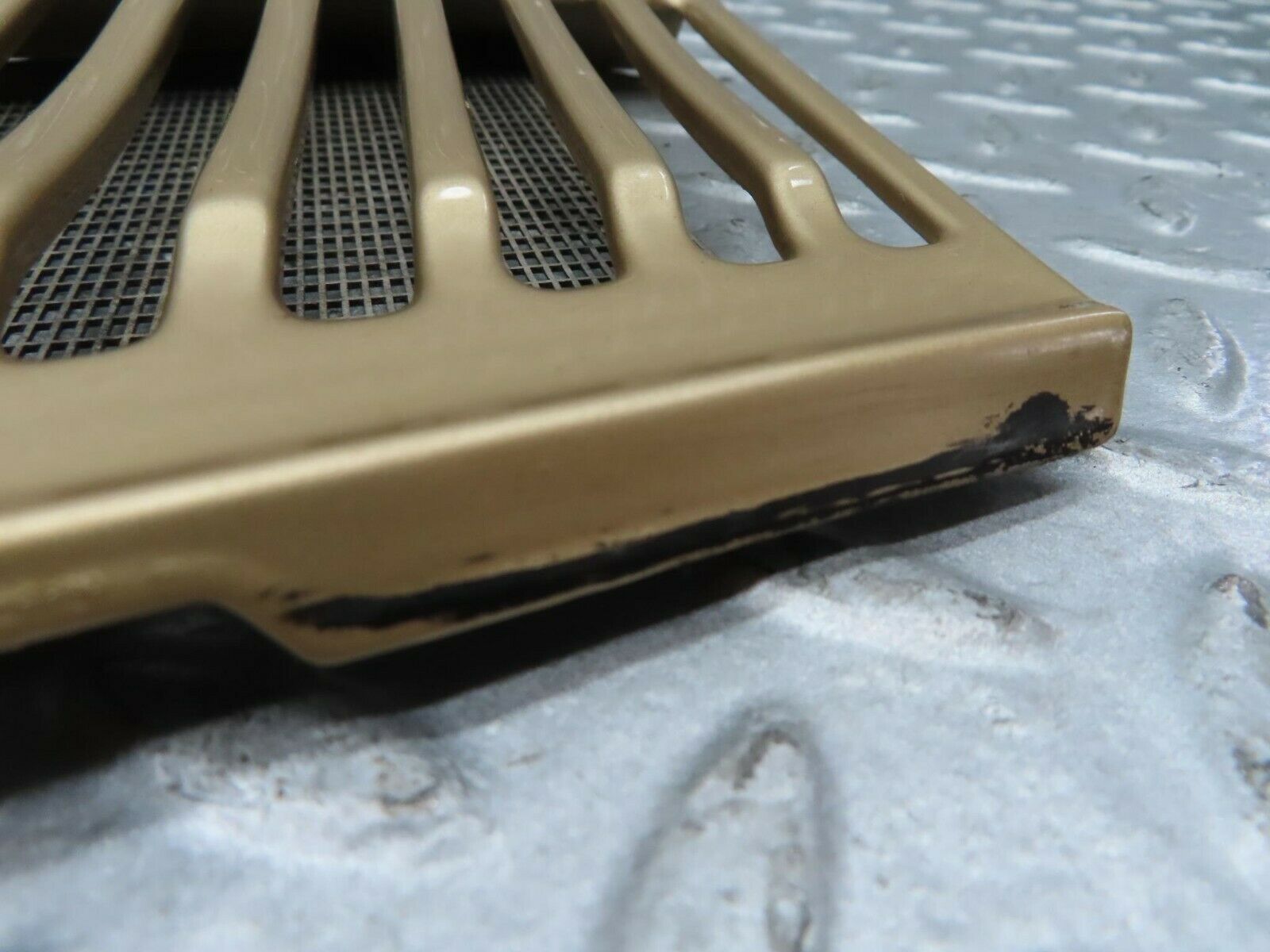 16584 Mercedes-Benz C107 380SLC Air Intake Grill Left Side