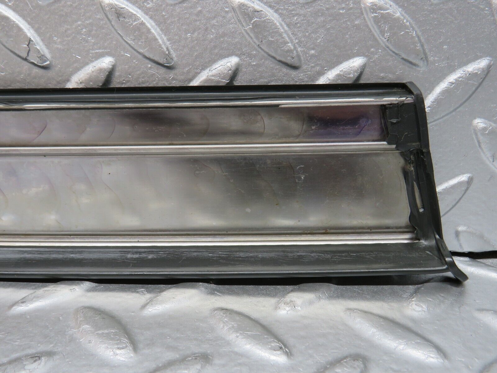 32295 Mercedes-Benz S124 300TE Wagon Front Right Fender Wing Lower Moulding Trim