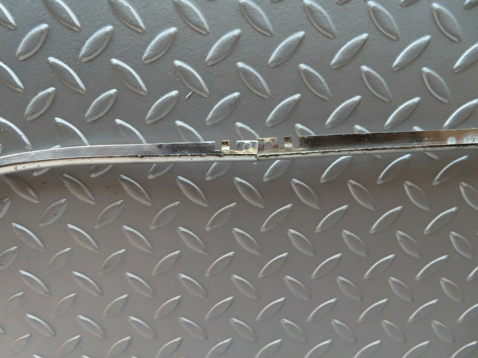 2049 Mercedes-Benz W105 219 PONTON Front Right Door Chrome Trim