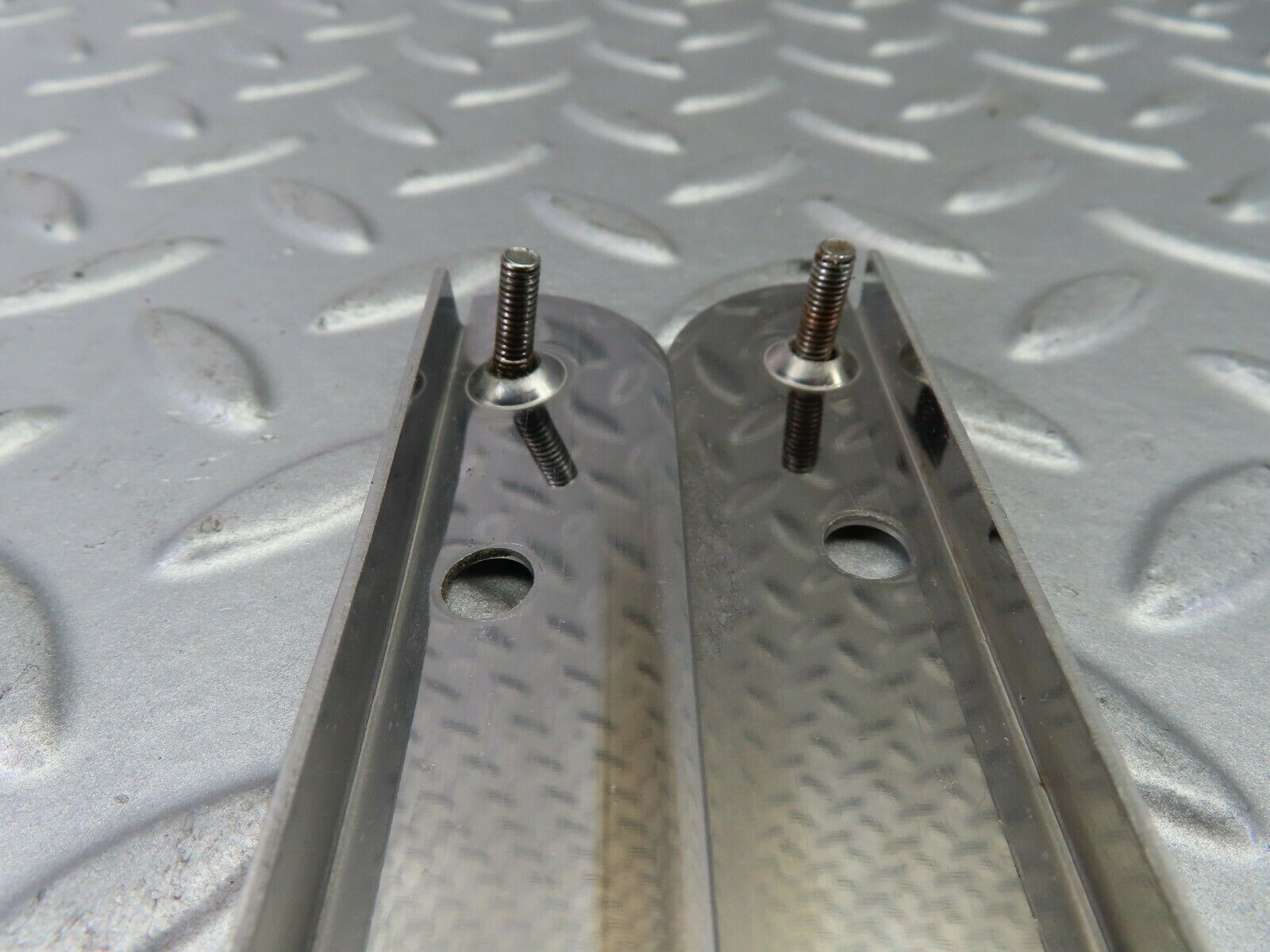 7812 Mercedes-Benz S123 230TE Wagon Sunroof Sliding Guide Rail Left And Right