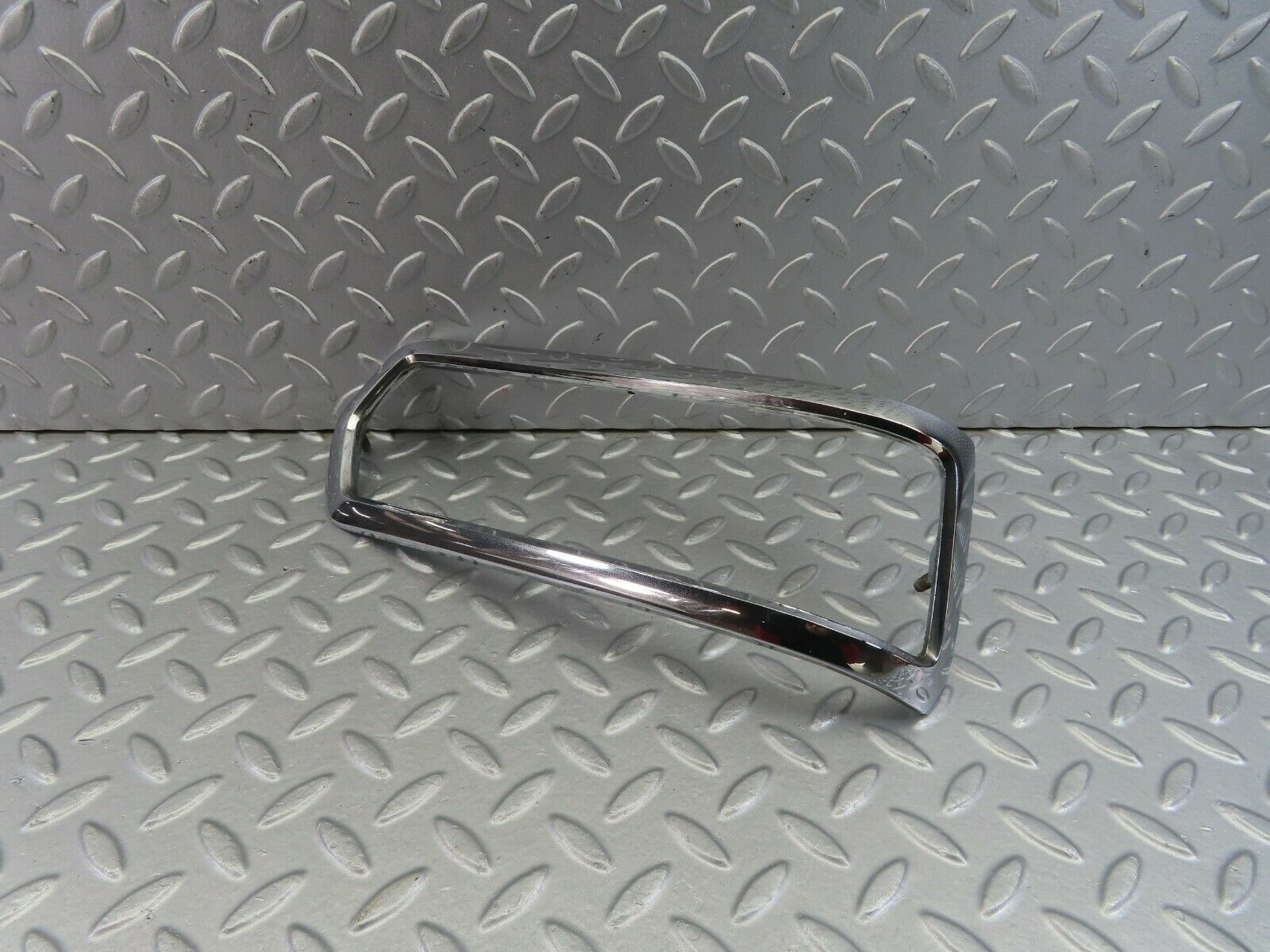 8842 Mercedes-Benz W108 Tail Light Chrome Frame Right 1088260259