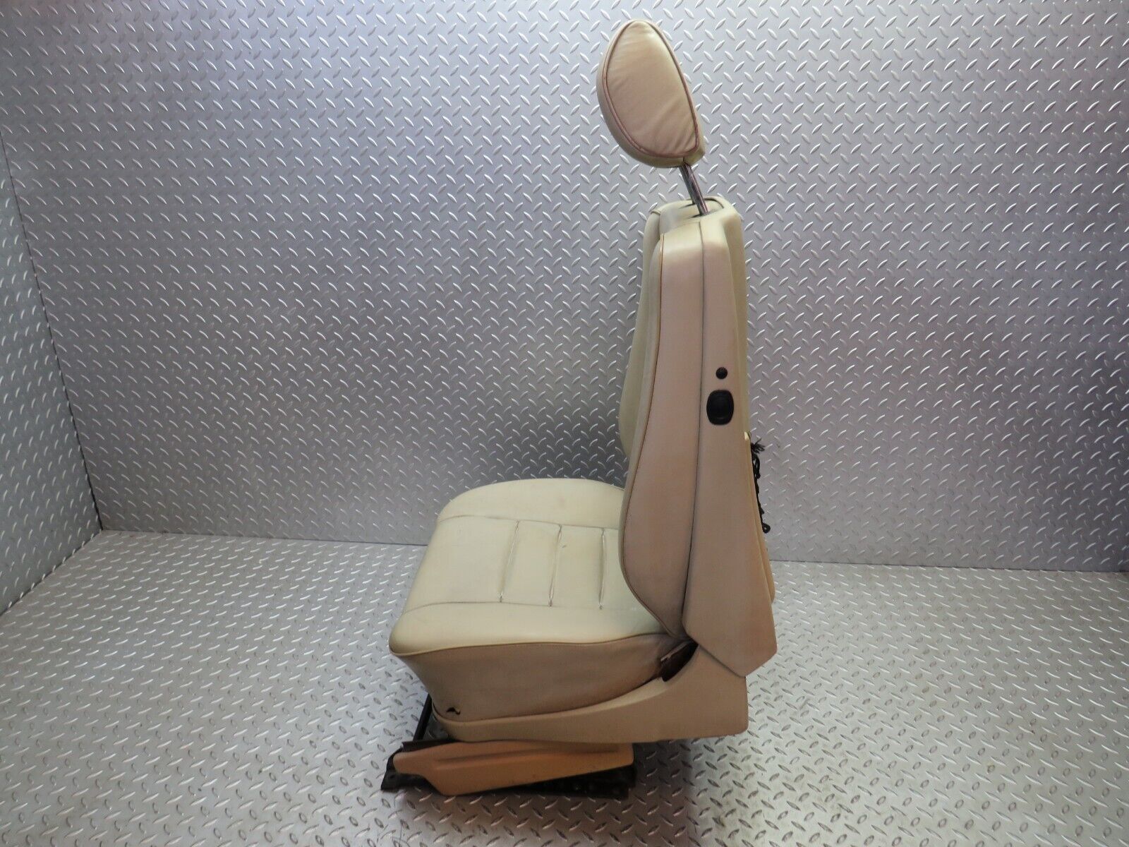 34548 Mercedes-Benz C126 380SEC Front Left Electric Seat Leather Beige