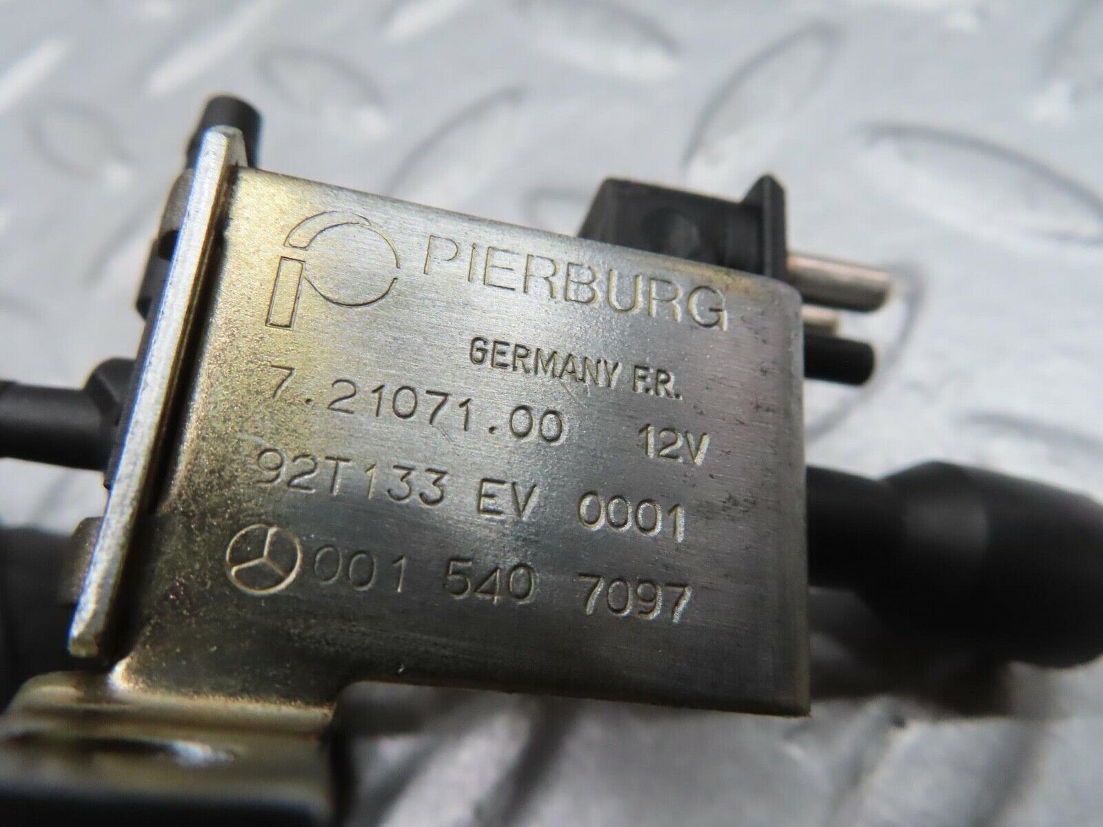 11995 Mercedes-Benz R129 300SL Coupe Vacuum Control Valve Pierburg 0015407097