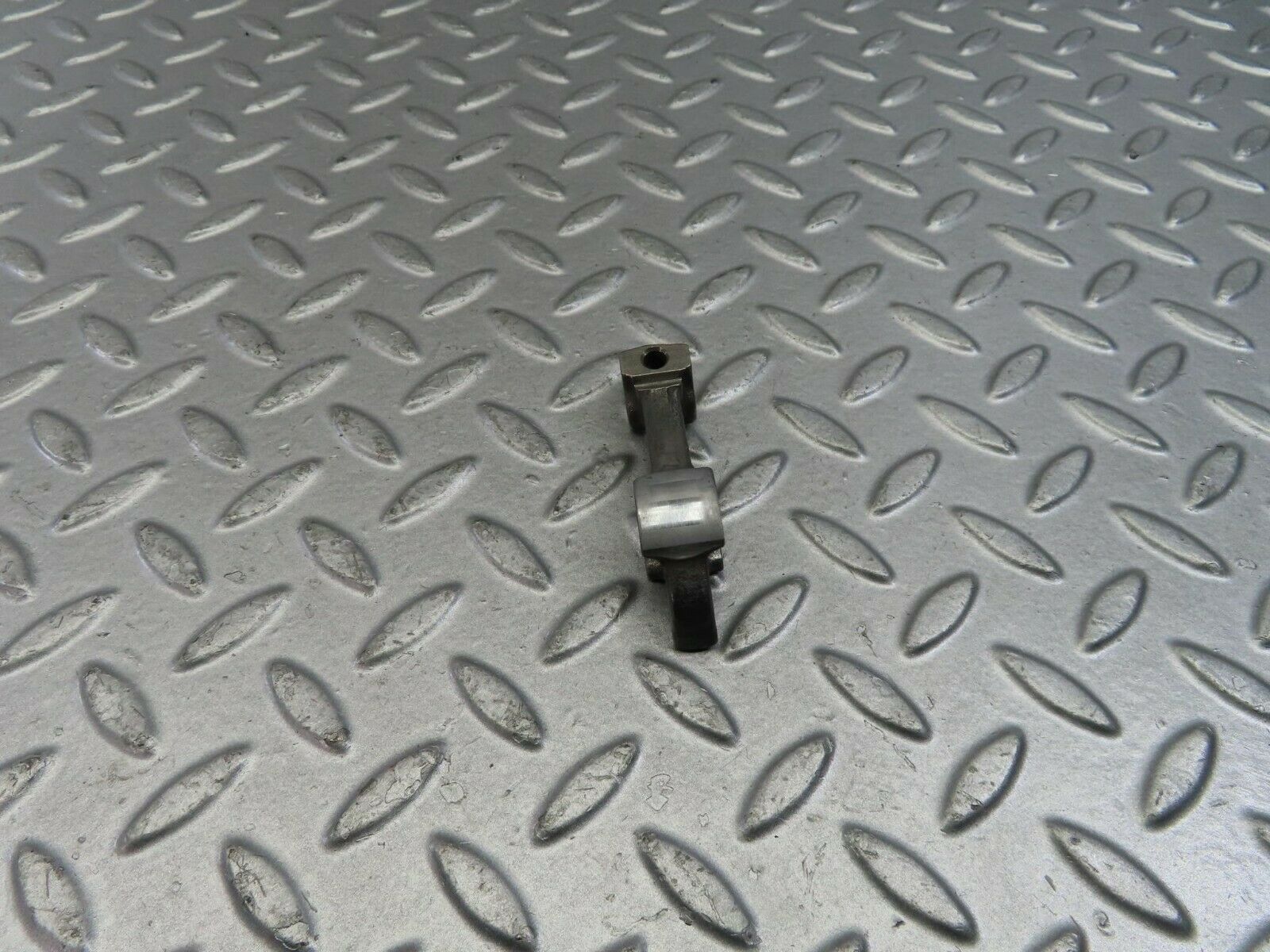 9137 Mercedes-Benz W108 Valve Rocker Arm With Retaining Spring