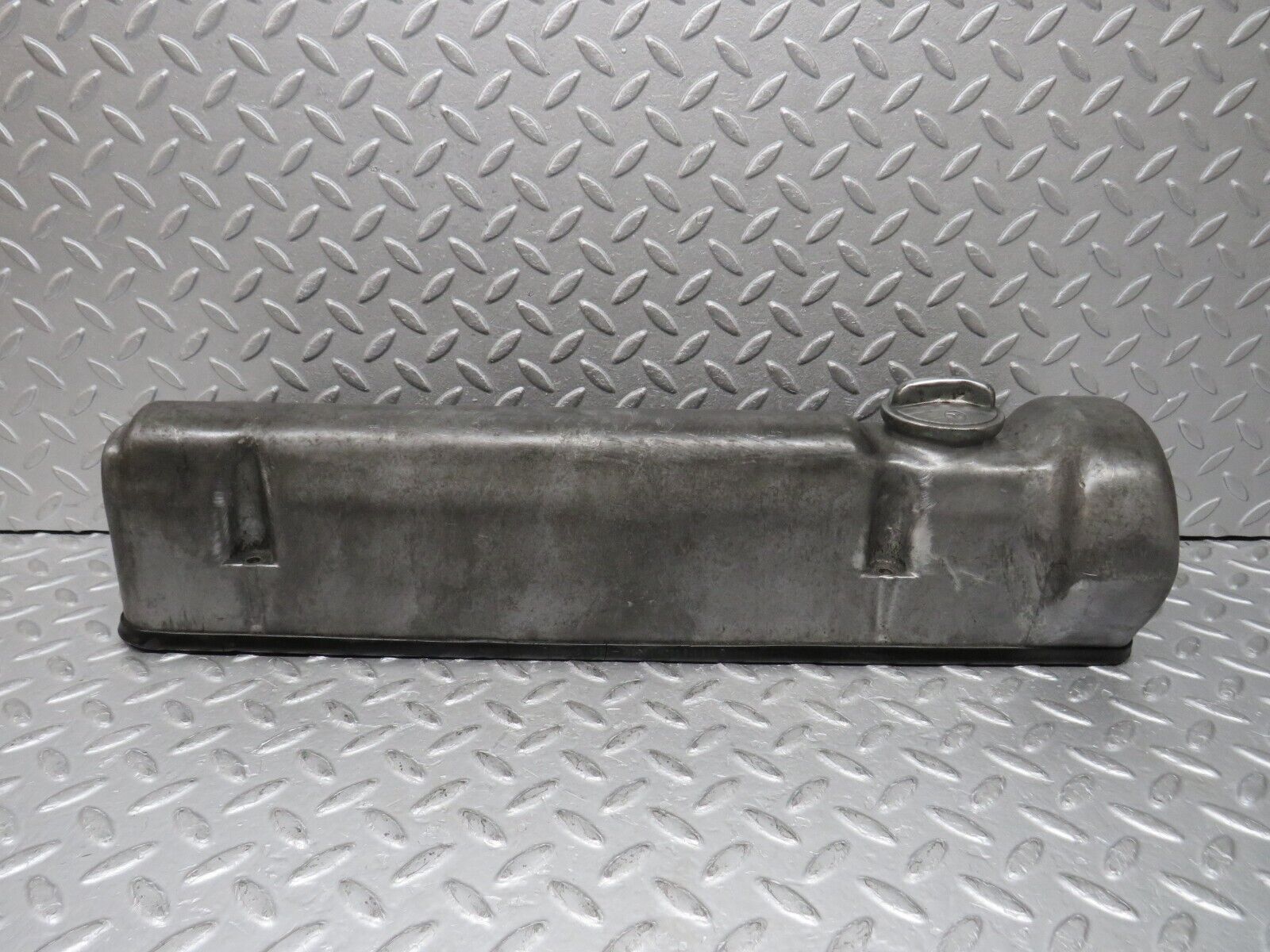 37635 Mercedes-Benz W109 300SEL Cylinder Head Valve Cover Right 1160161905