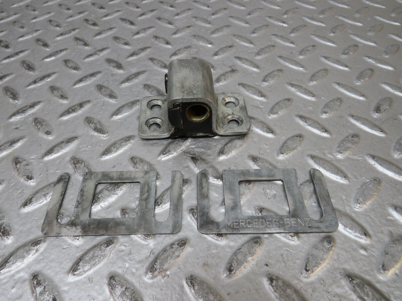 28817 Mercedes-Benz W123 230E Door Lock Latch Left Side